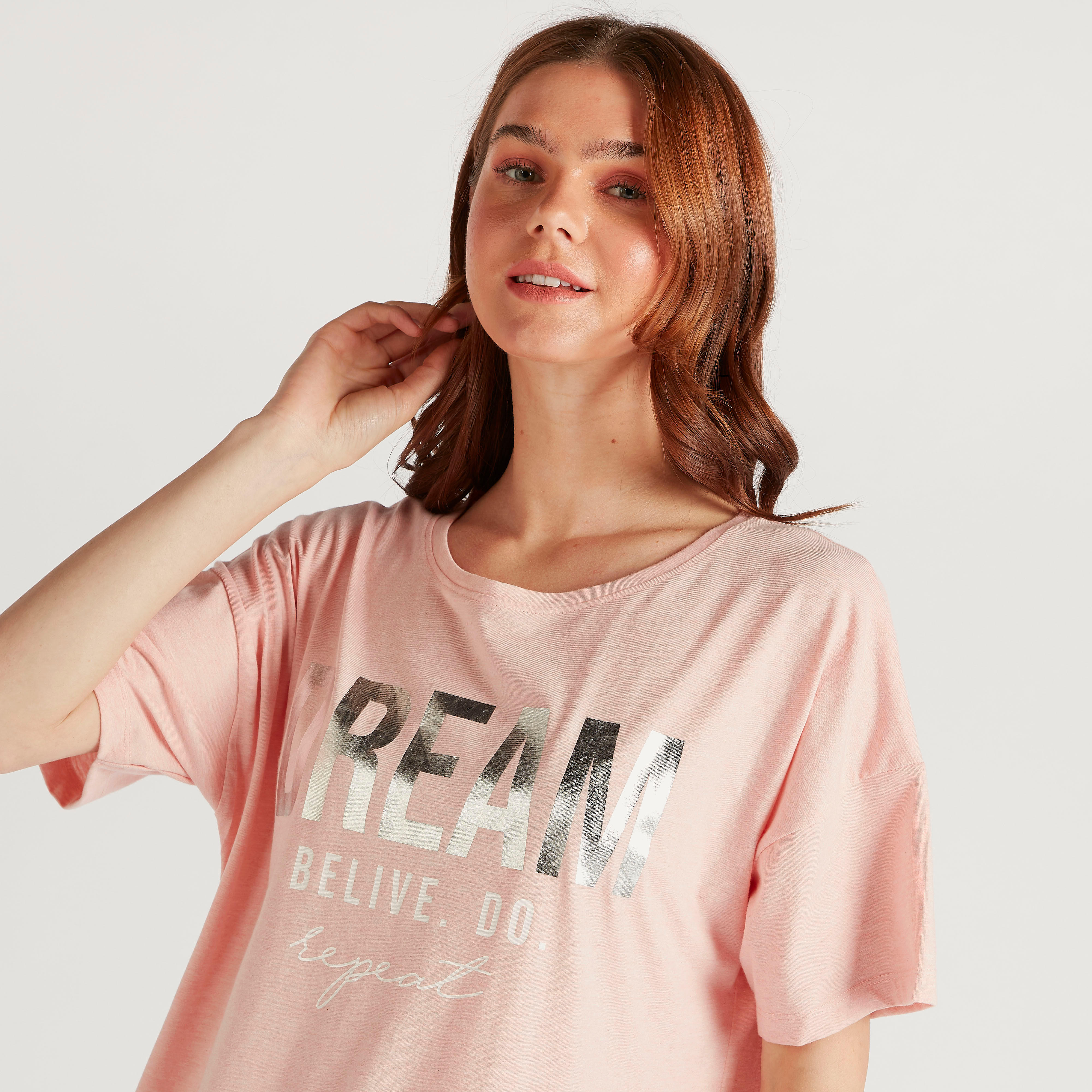 قميص نوم بياقة مستديرة وأكمام قصيرة وطبعات-women-clothing-nightwear-nighties-image-3