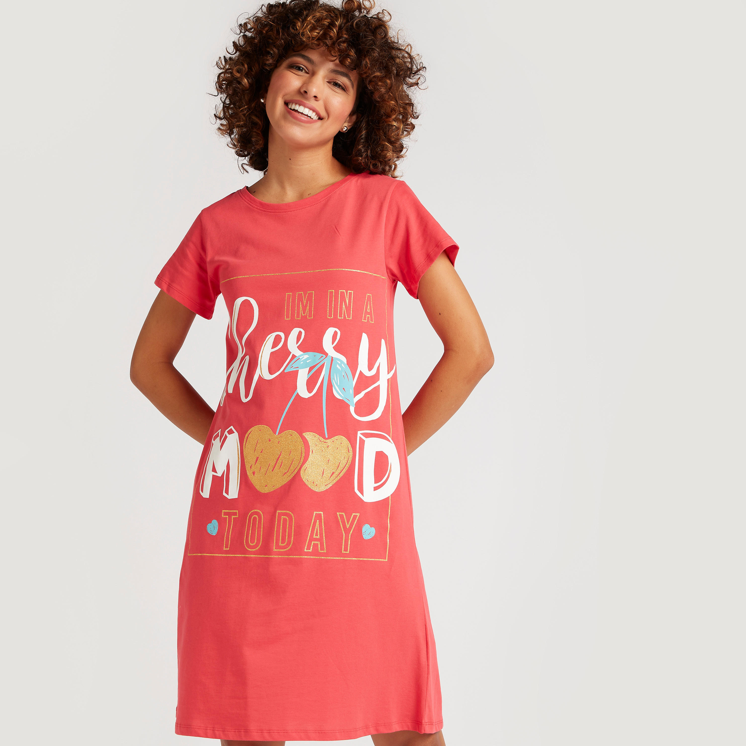 قميص نوم بطبعات وأكمام قصيرة وياقة مستديرة - طقم من قطعتين-women-clothing-nightwear-nighties-image-2