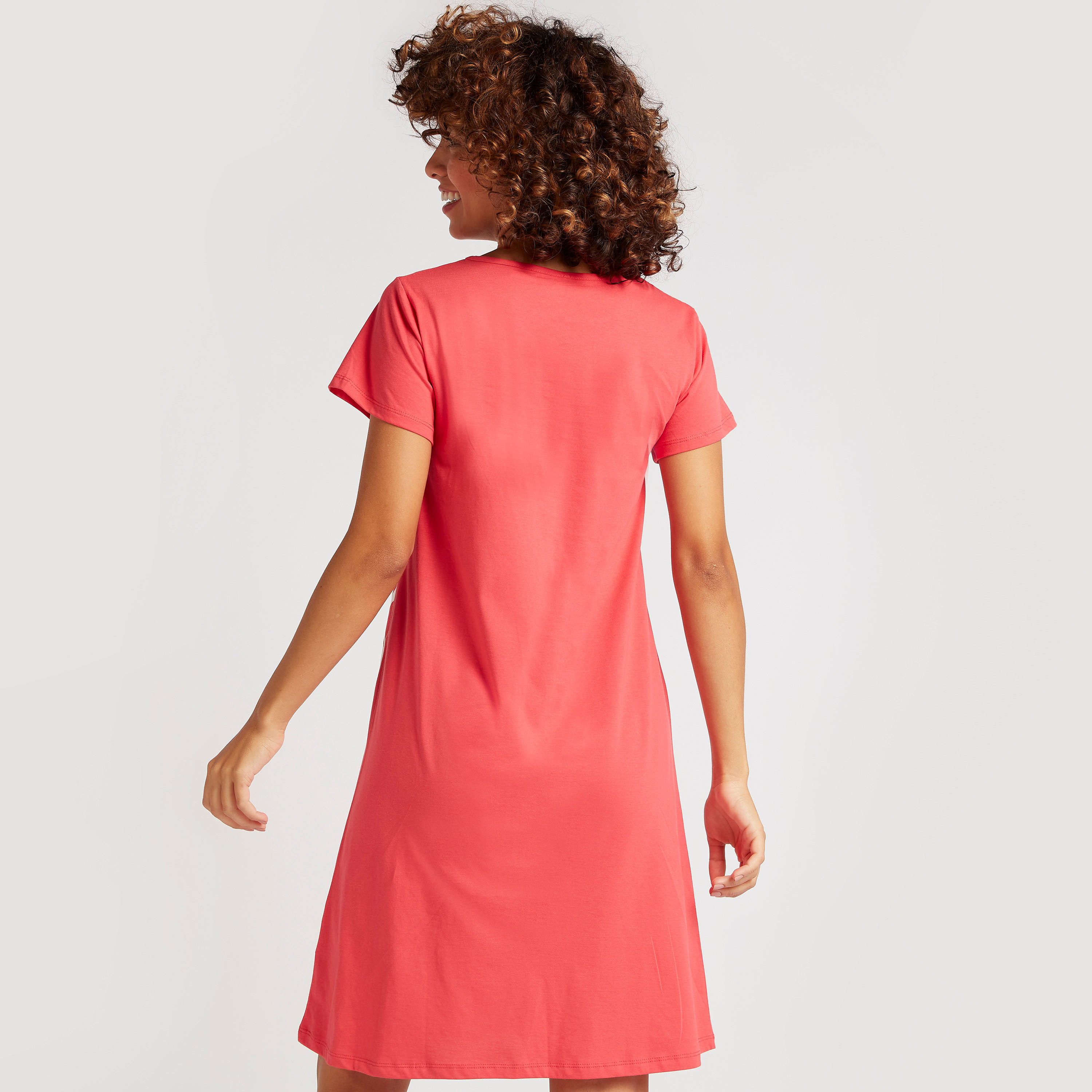 قميص نوم بطبعات وأكمام قصيرة وياقة مستديرة - طقم من قطعتين-women-clothing-nightwear-nighties-image-4