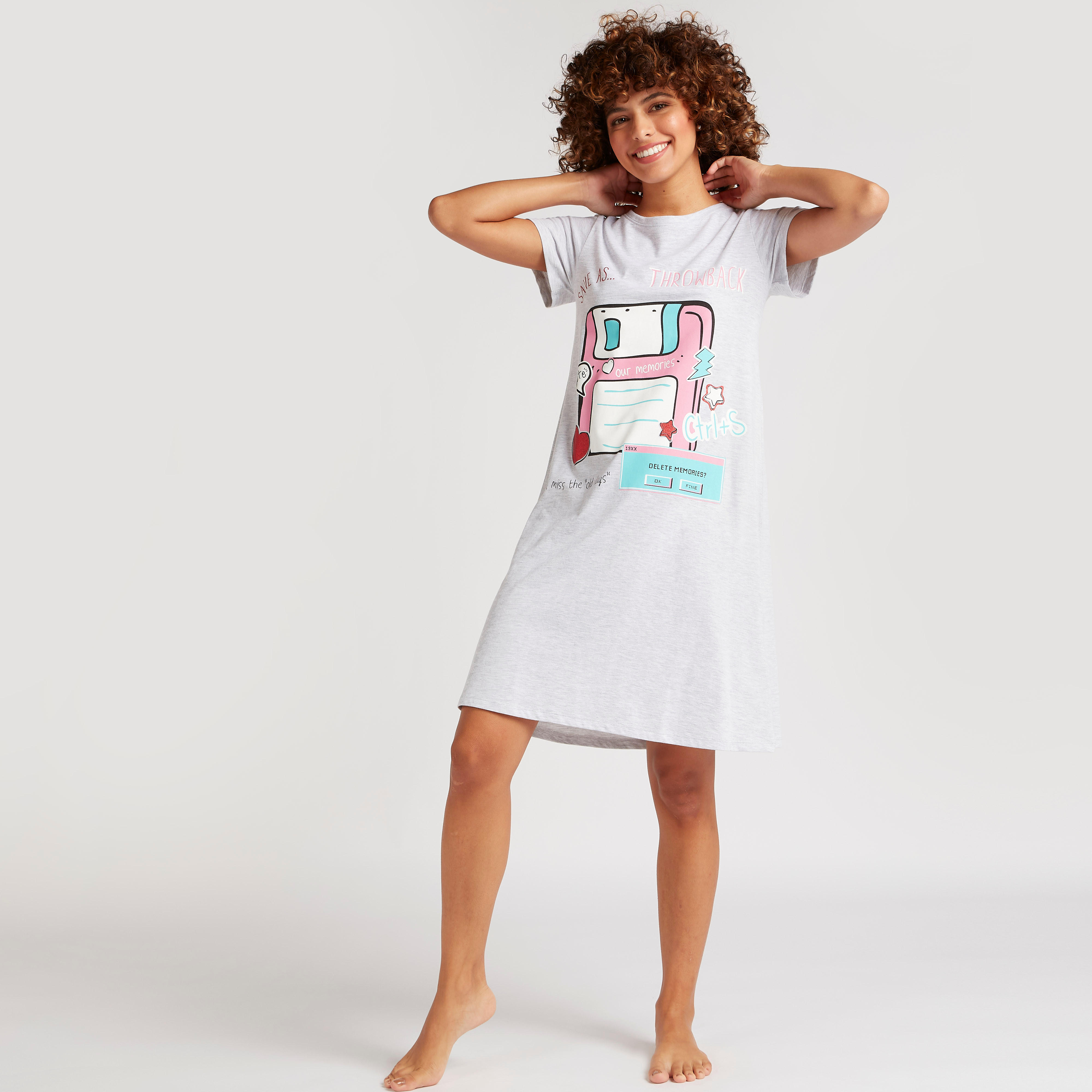 قميص نوم بطبعات وأكمام قصيرة وياقة مستديرة - طقم من قطعتين-women-clothing-nightwear-nighties-image-2