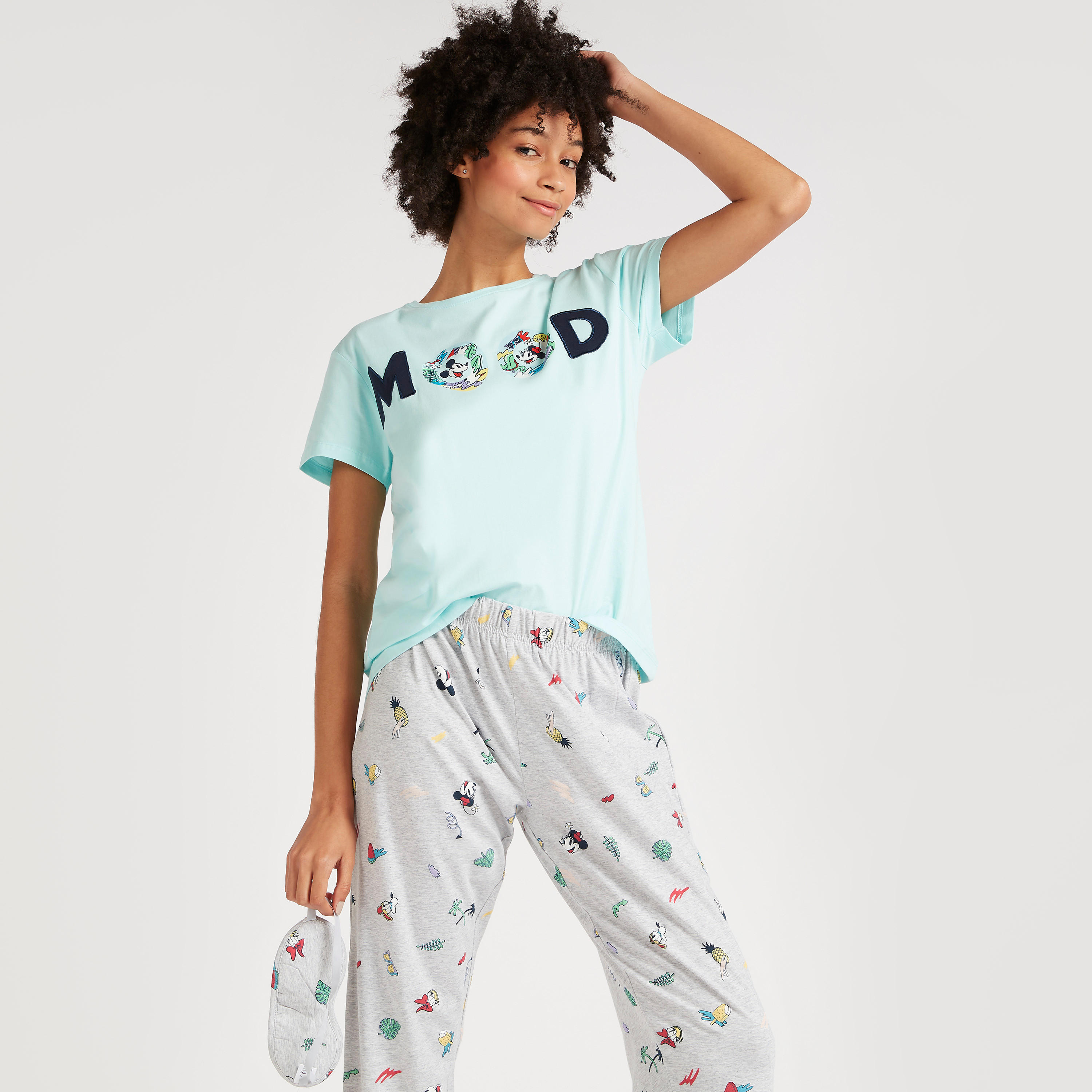 طقم بنطلون بيجاما وتيشيرت بياقة ضيّقة وطبعات-women-clothing-nightwear-pyjamas-longsets-image-4