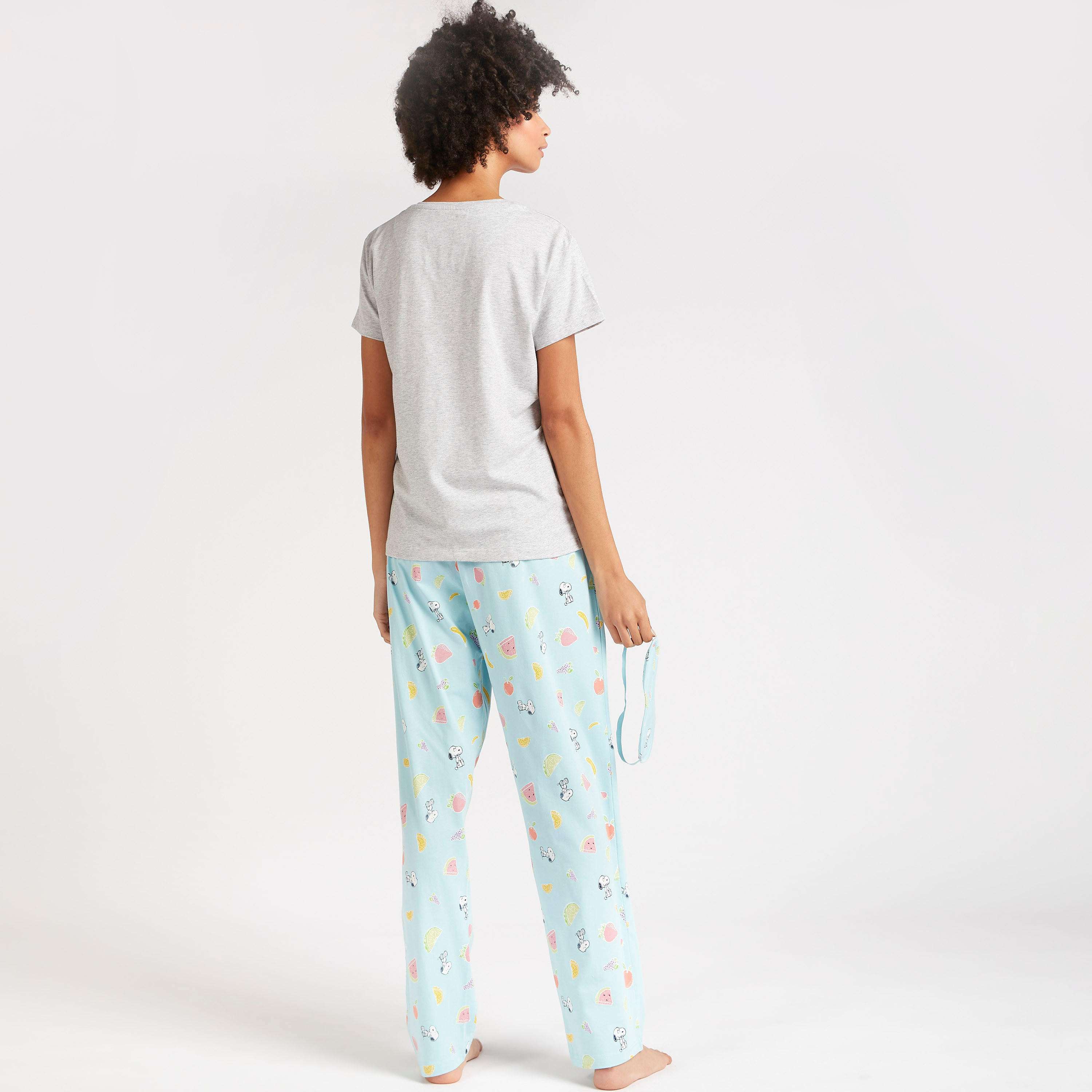 طقم بنطلون بيجاما وتيشيرت بياقة ضيّقة وطبعات-women-clothing-nightwear-pyjamas-longsets-image-4