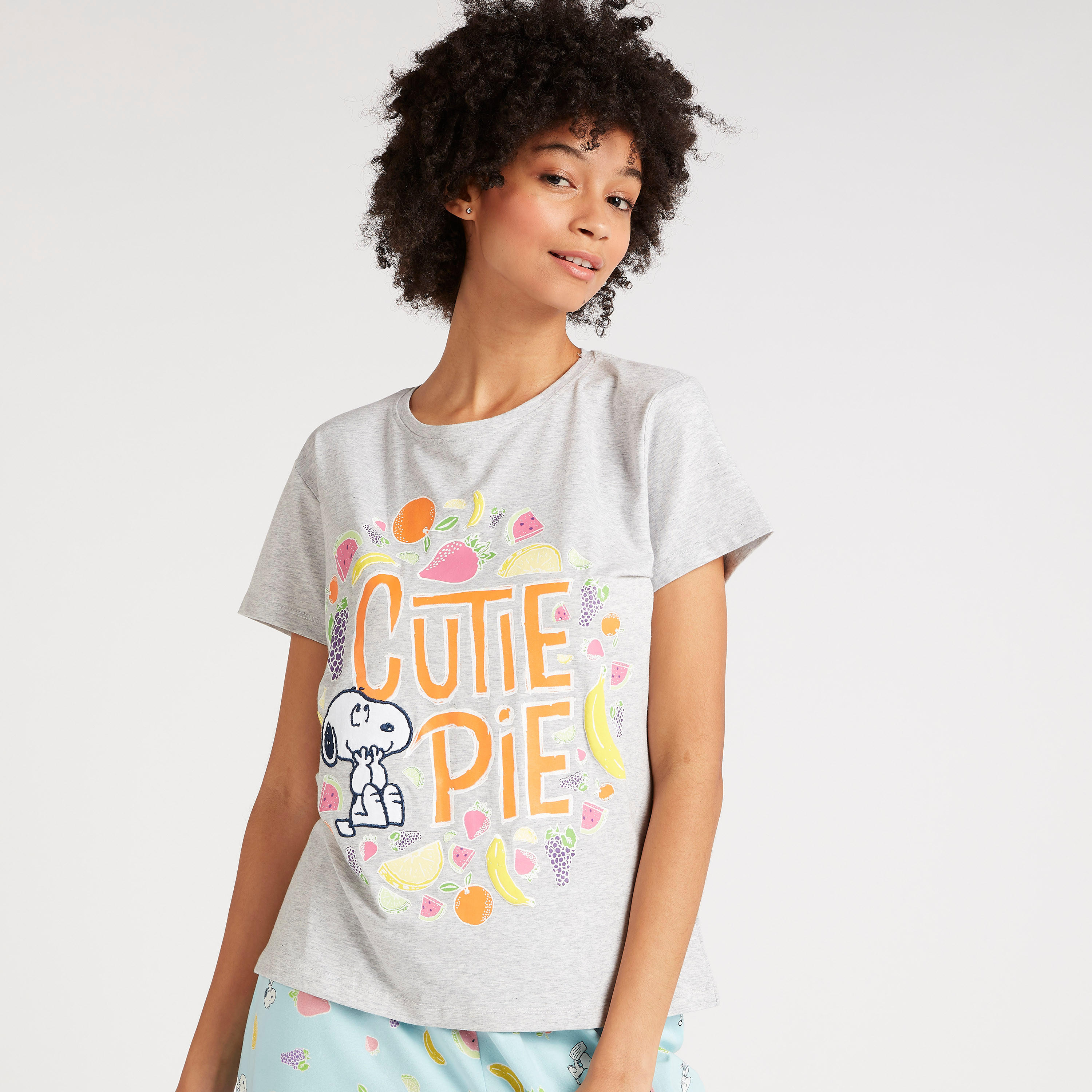 طقم بنطلون بيجاما وتيشيرت بياقة ضيّقة وطبعات-women-clothing-nightwear-pyjamas-longsets-image-5