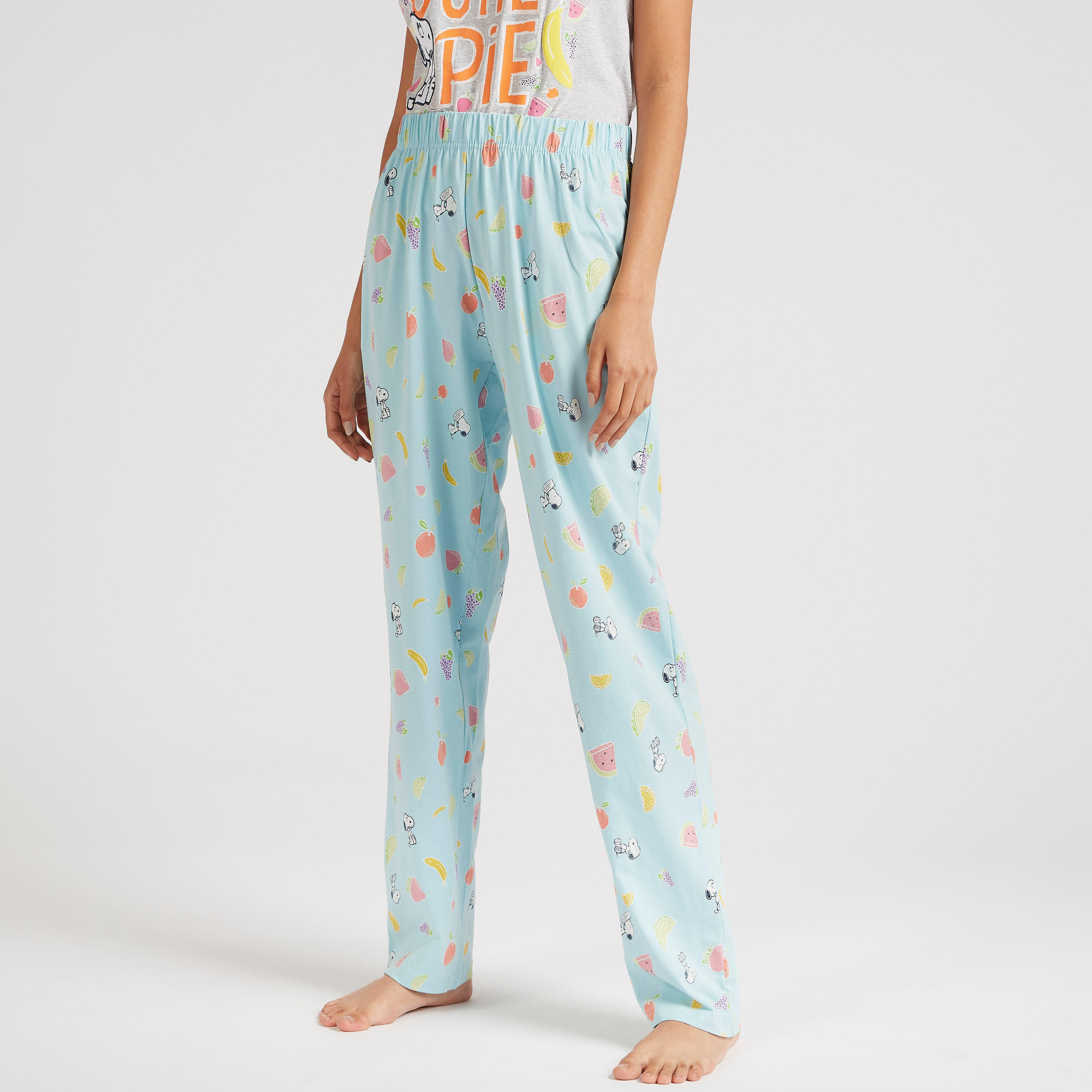 طقم بنطلون بيجاما وتيشيرت بياقة ضيّقة وطبعات-women-clothing-nightwear-pyjamas-longsets-image-6