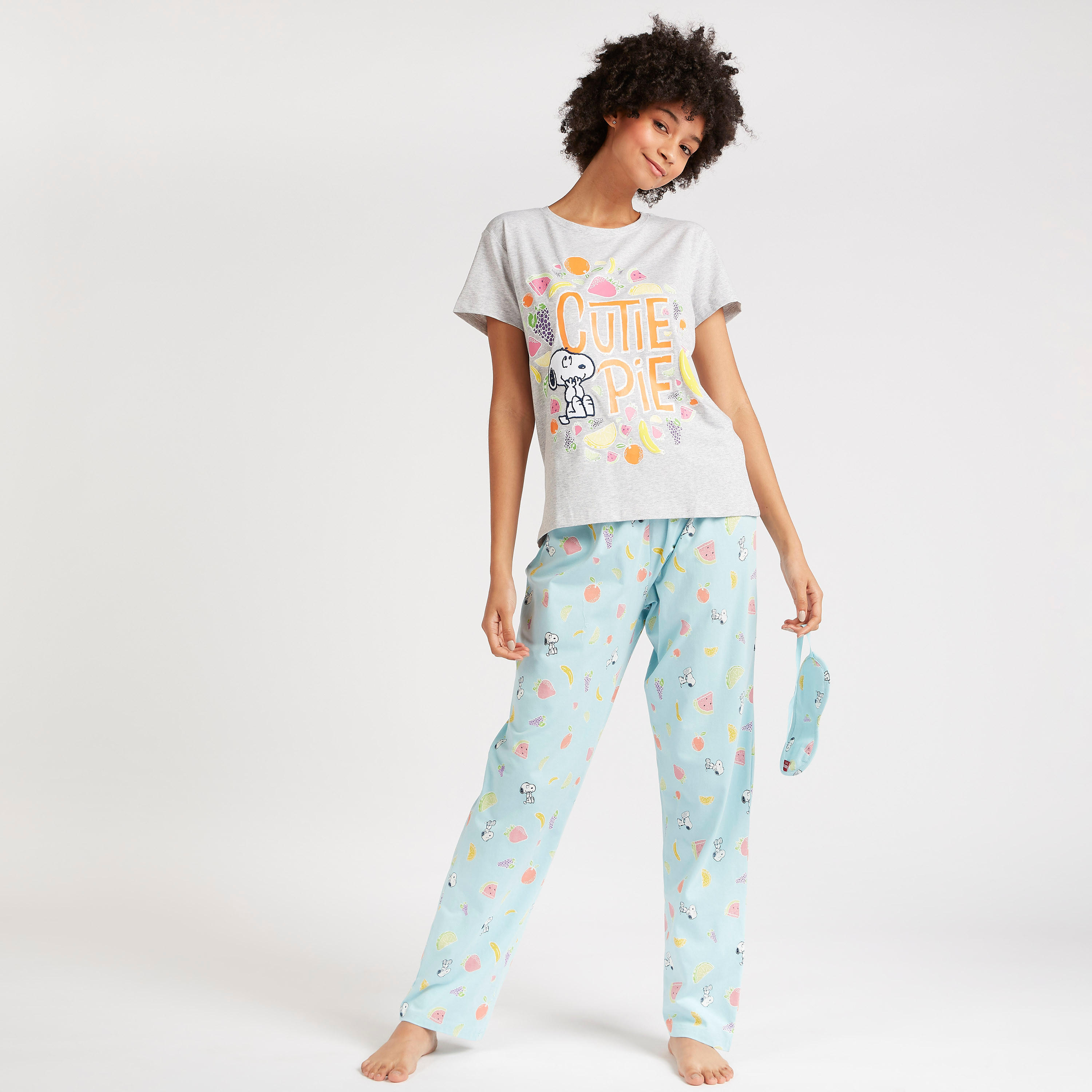 طقم بنطلون بيجاما وتيشيرت بياقة ضيّقة وطبعات-women-clothing-nightwear-pyjamas-longsets-image-7