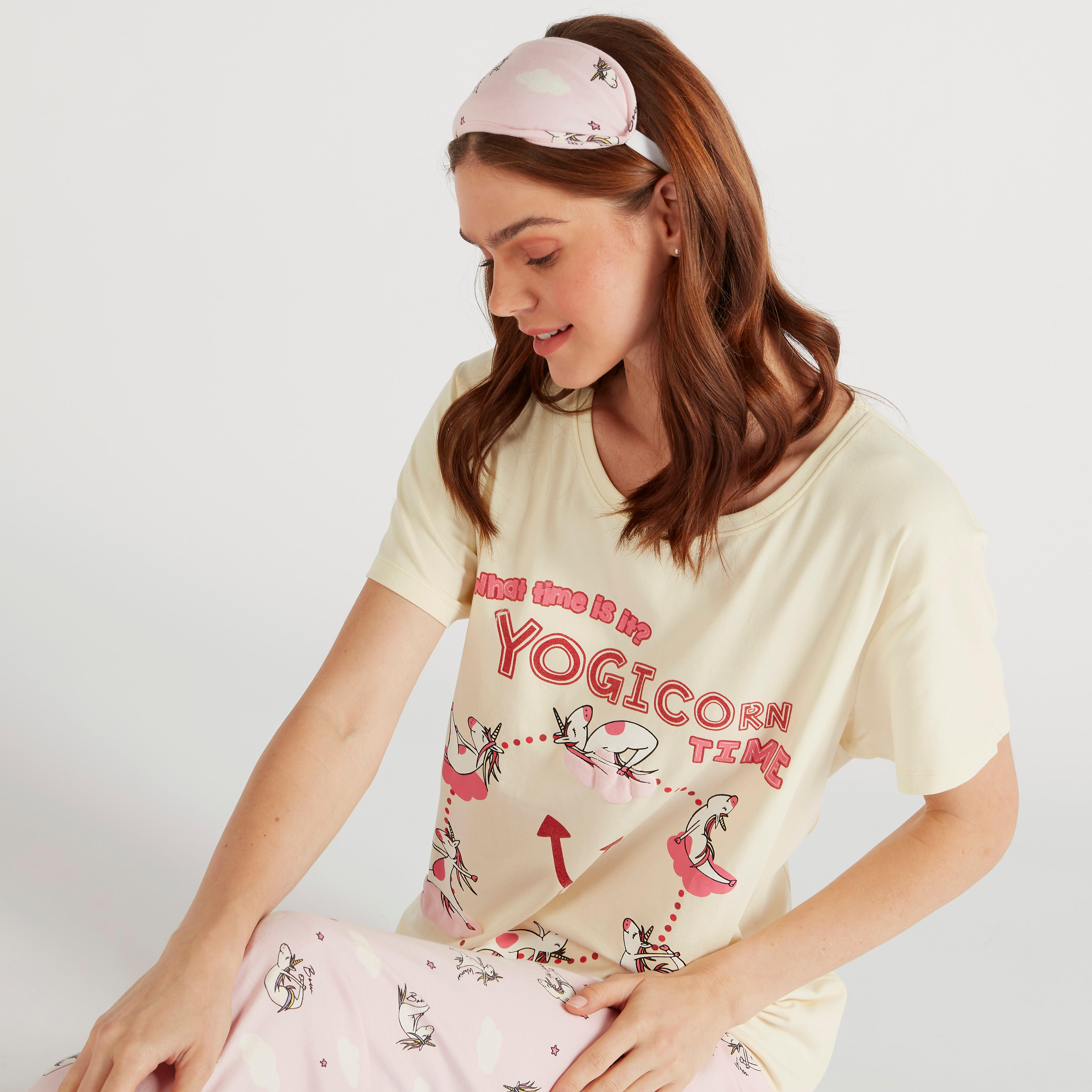 طقم بنطلون بيجاما طويل وتيشيرت بياقة مستديرة وطبعات-women-clothing-nightwear-pyjamas-longsets-image-1