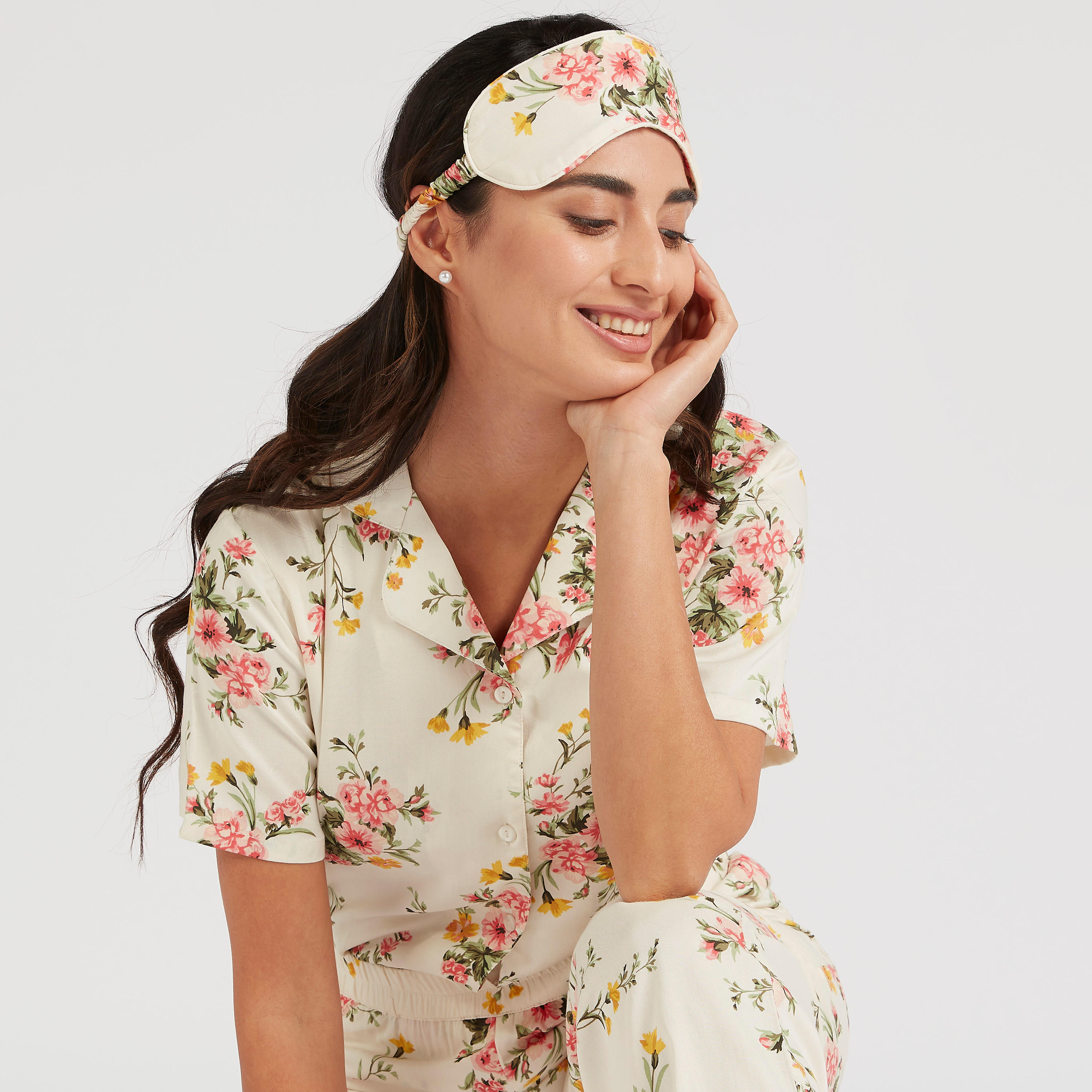 طقم من بنطلون بيجاما وقميص بطبعات أزهار وقناع عيون-women-clothing-nightwear-pyjamas-longsets-image-1