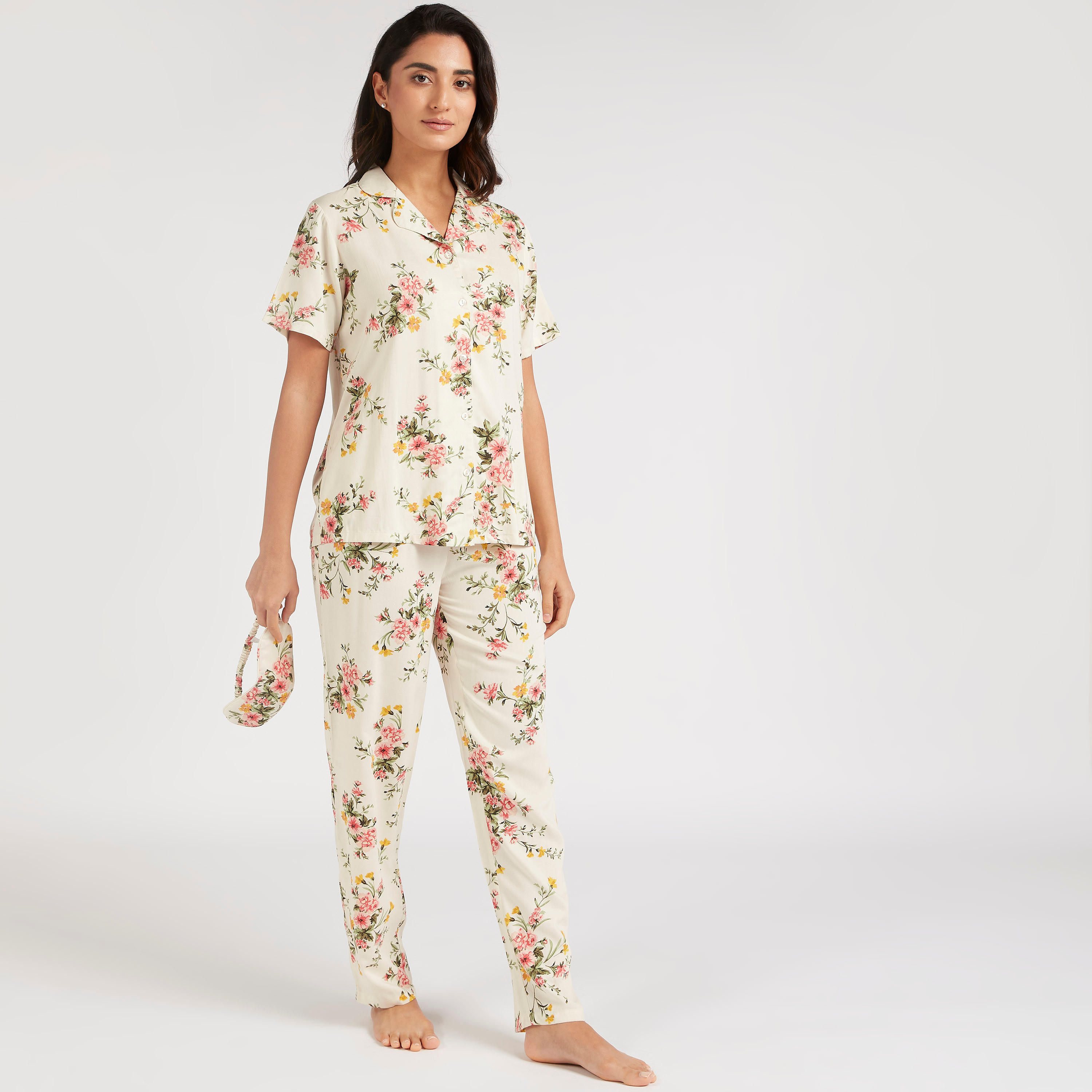 طقم من بنطلون بيجاما وقميص بطبعات أزهار وقناع عيون-women-clothing-nightwear-pyjamas-longsets-image-2
