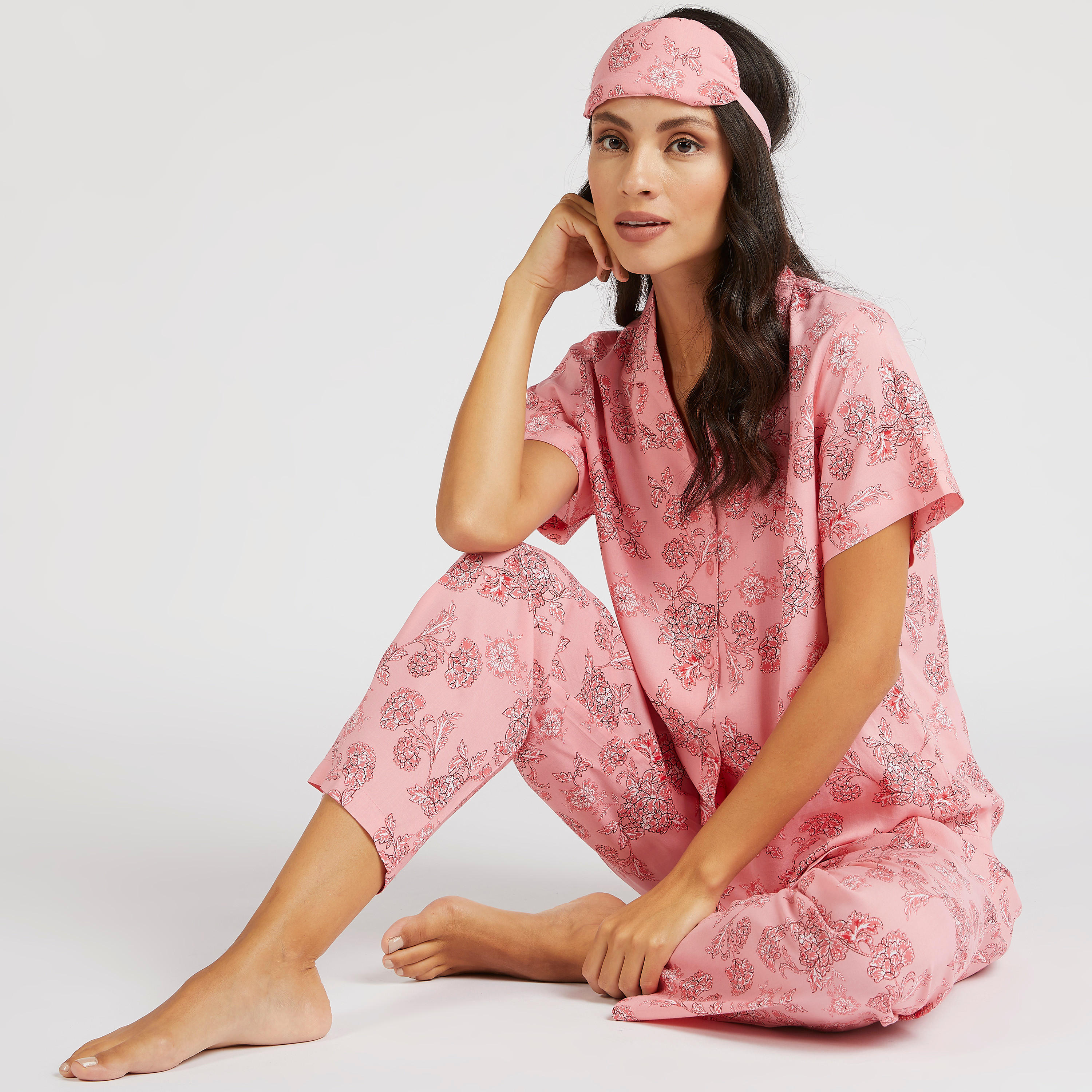 طقم من بنطلون بيجاما وقميص بطبعات أزهار وقناع عيون-women-clothing-nightwear-pyjamas-longsets-image-1