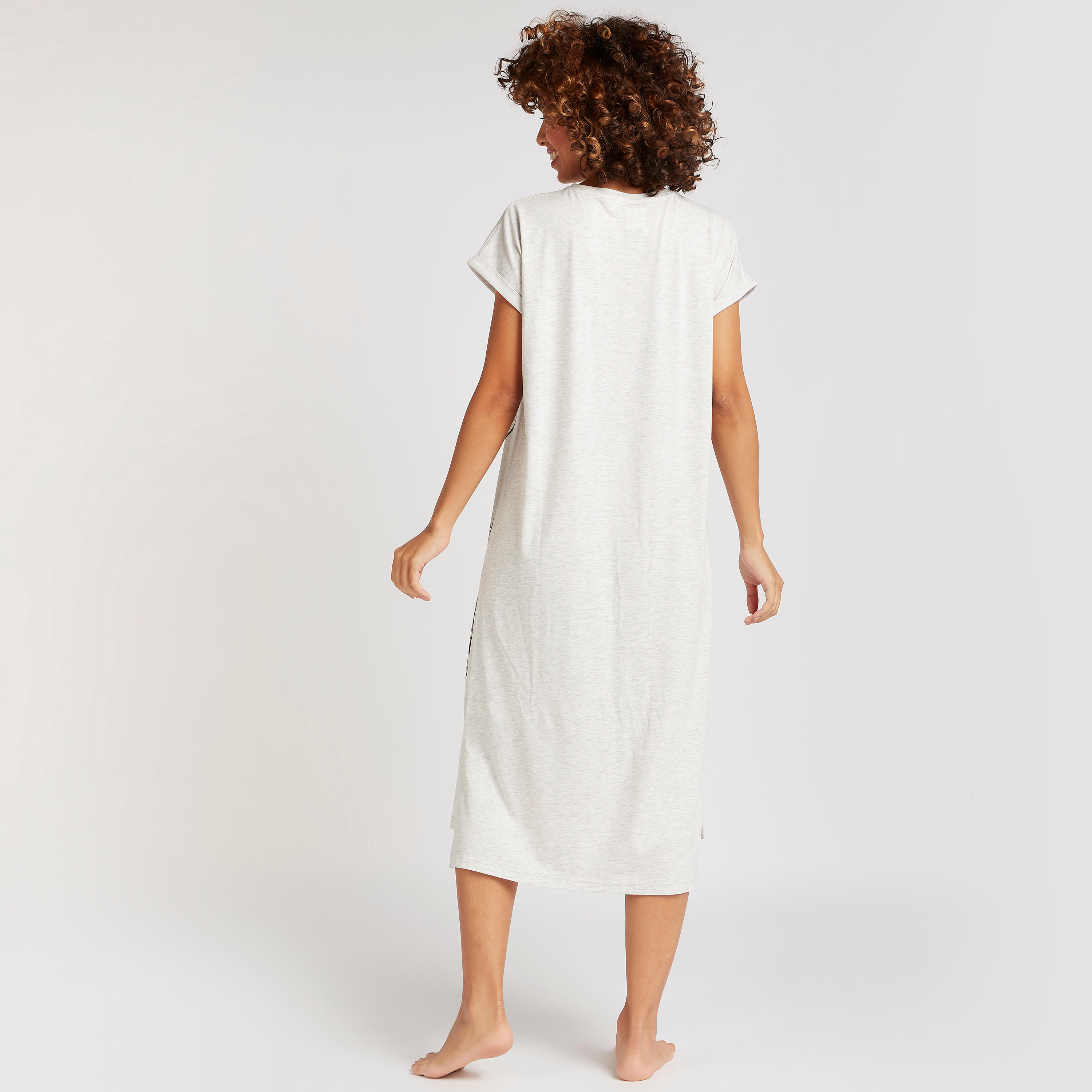 قميص نوم بطبعات وتفاصيل فتحة وأكمام كاب-women-clothing-nightwear-nighties-image-4