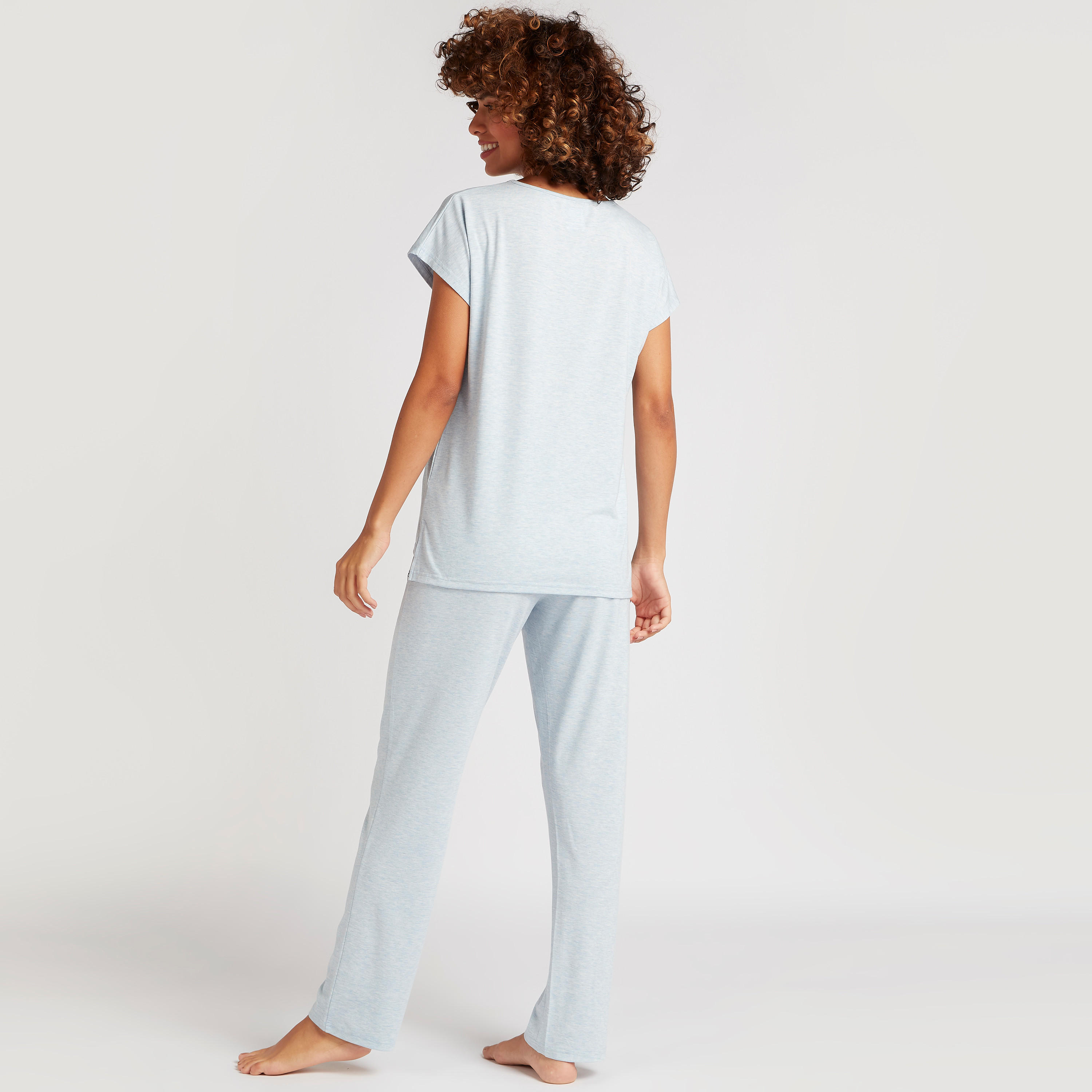 طقم من بنطلون بيجاما طويل وتيشيرت بطبعات ميني ماوس-women-clothing-nightwear-pyjamas-longsets-image-2