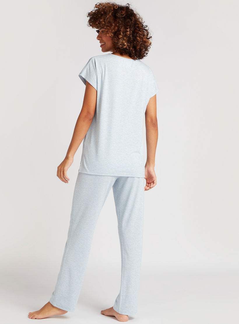 طقم من بنطلون بيجاما طويل وتيشيرت بطبعات ميني ماوس-women-clothing-nightwear-pyjamas-longsets-image-2
