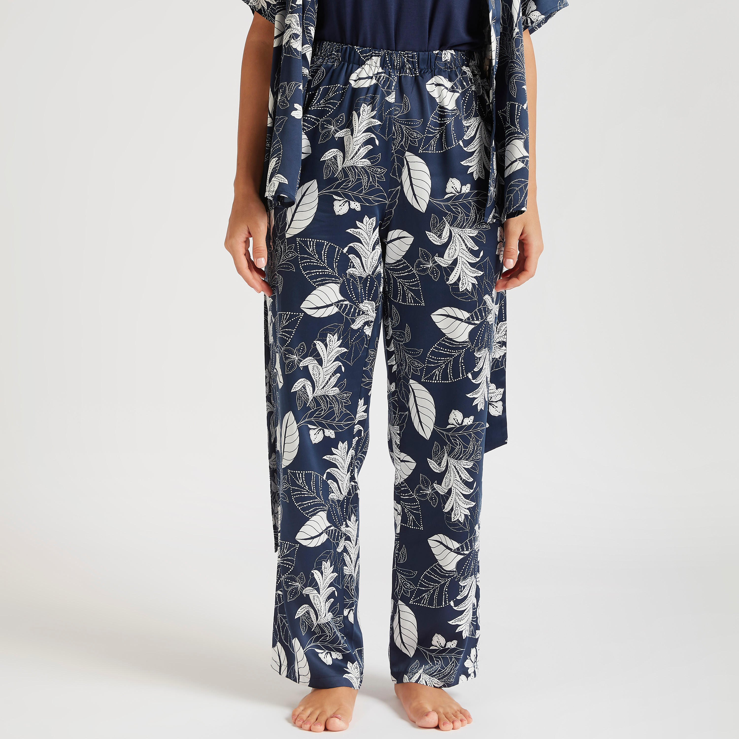 طقم من بنطلون بيجاما بأربطة وقميص بطبعات أزهار-women-clothing-nightwear-pyjamas-longsets-image-5