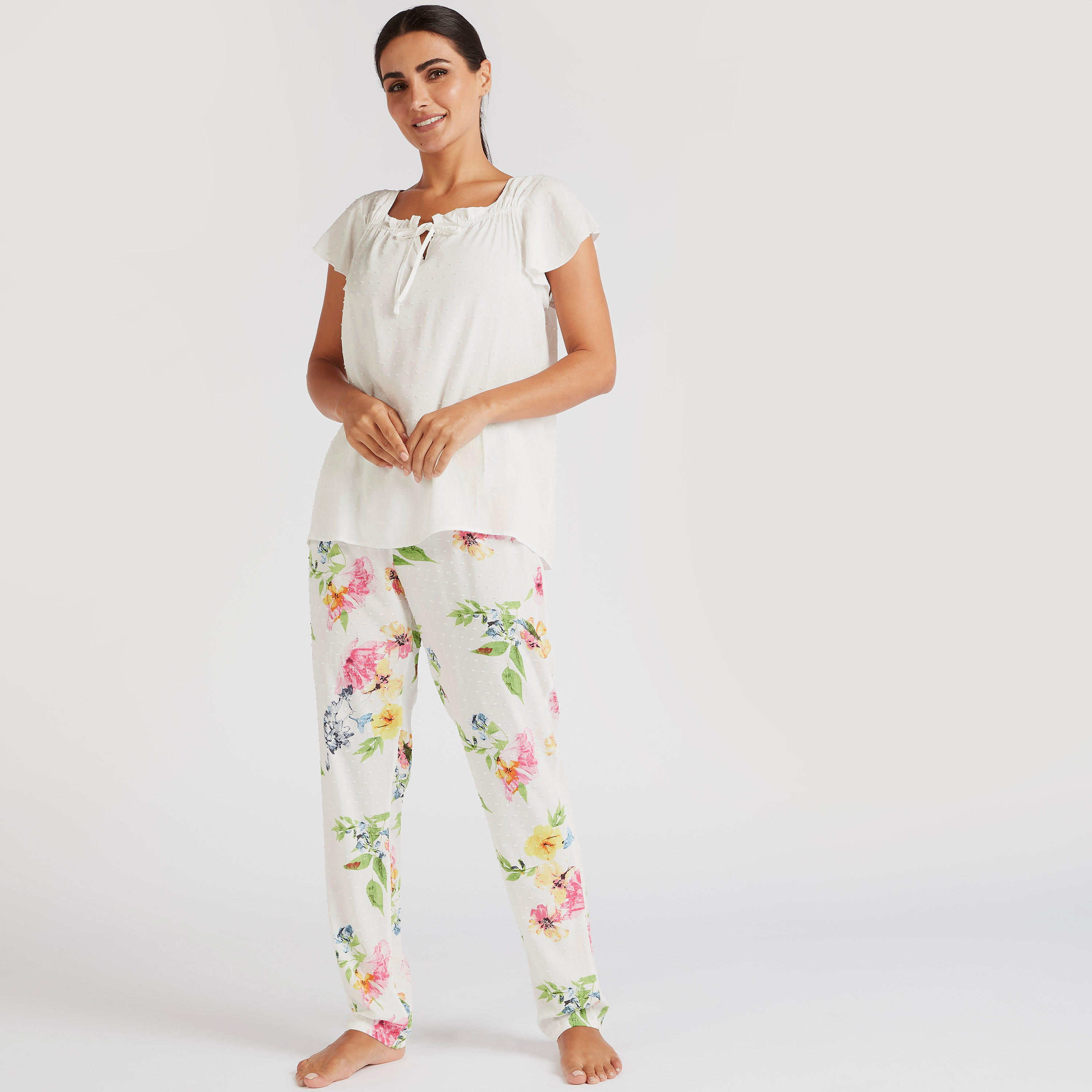 طقم من بنطلون بيجاما بطبعات أزهار وبلوزة مطرزة-women-clothing-nightwear-pyjamas-longsets-image-2
