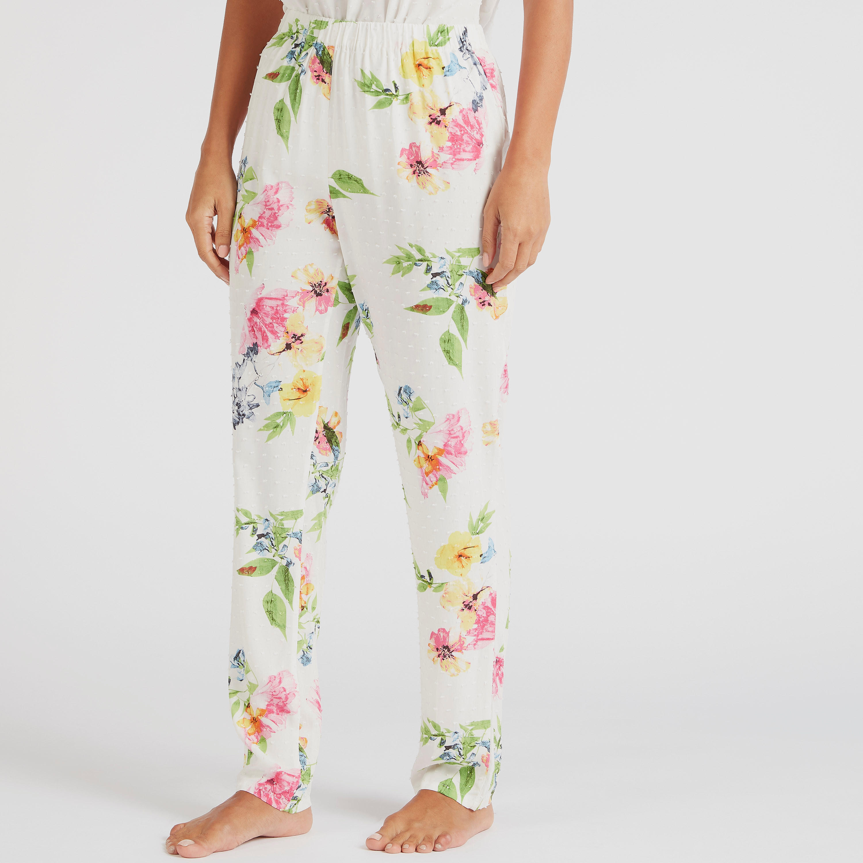 طقم من بنطلون بيجاما بطبعات أزهار وبلوزة مطرزة-women-clothing-nightwear-pyjamas-longsets-image-5