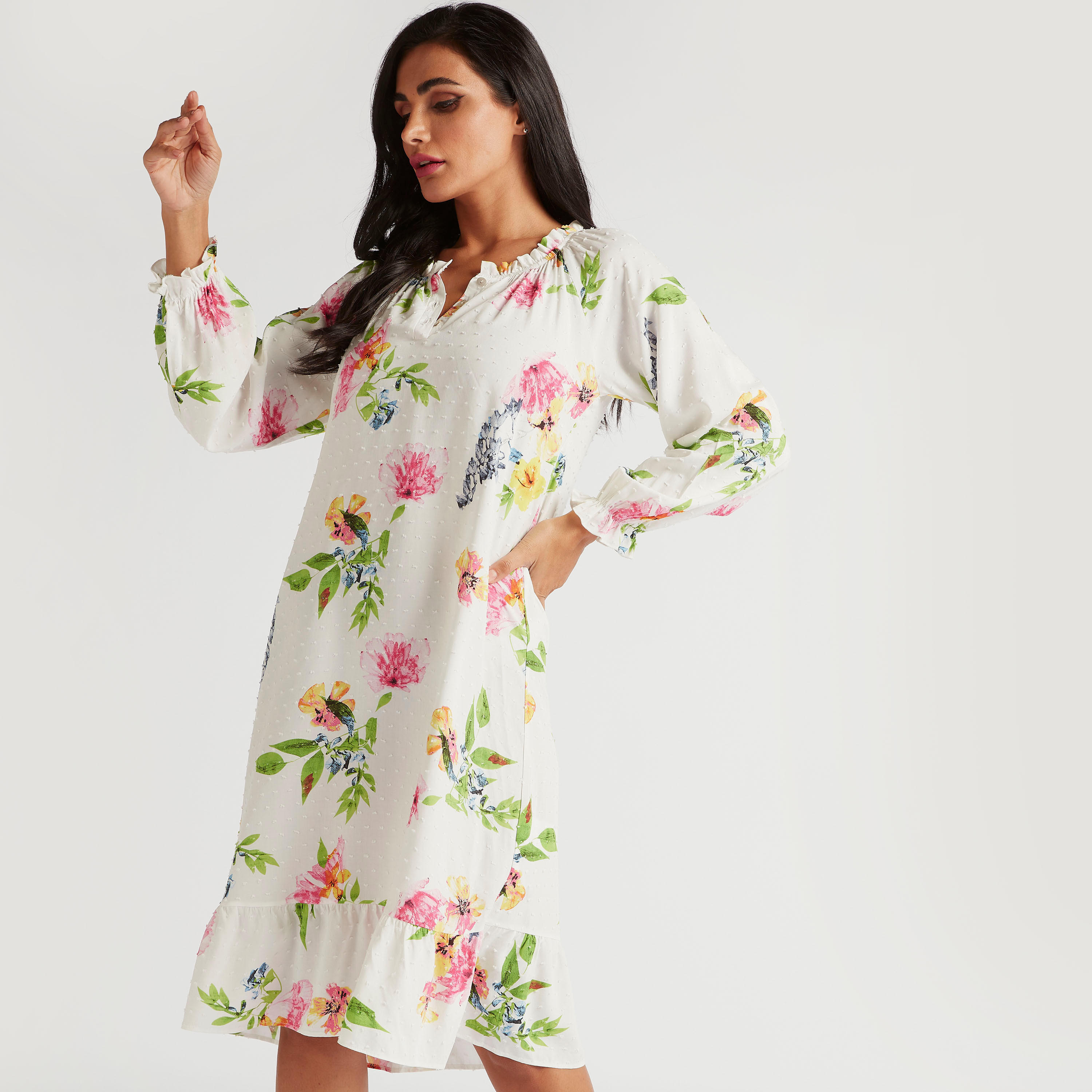 قميص نوم بياقة بتفاصيل كشكش وطبعات زهرية-women-clothing-nightwear-nighties-image-1