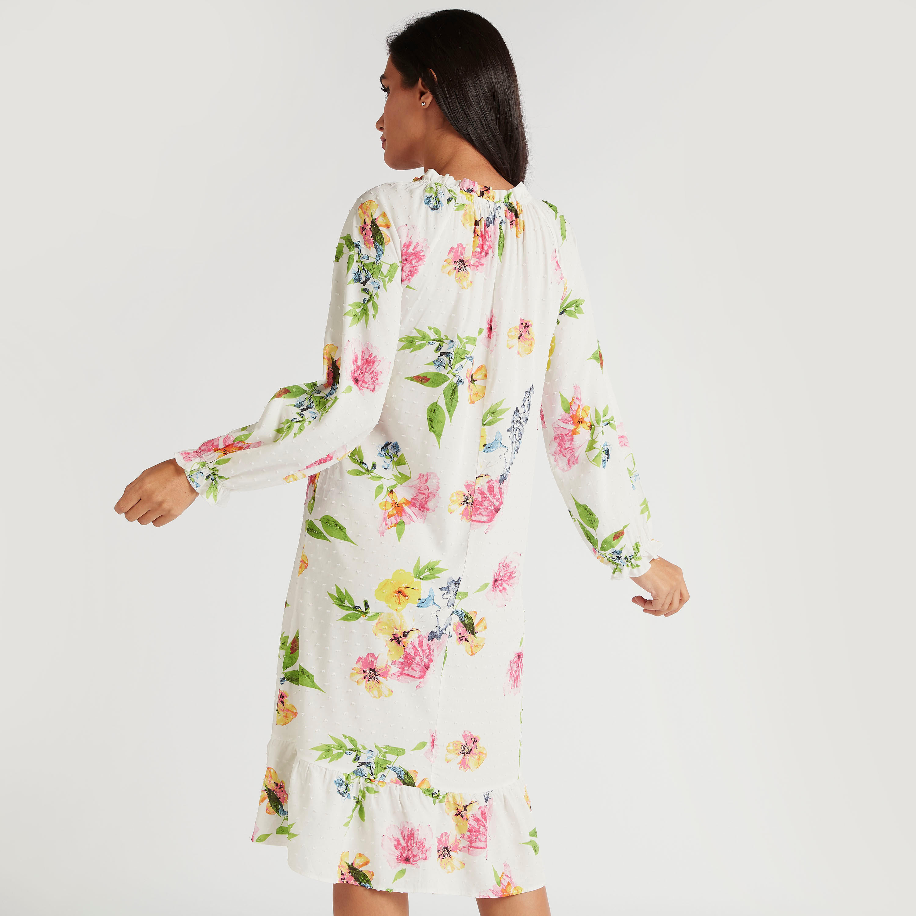 قميص نوم بياقة بتفاصيل كشكش وطبعات زهرية-women-clothing-nightwear-nighties-image-4