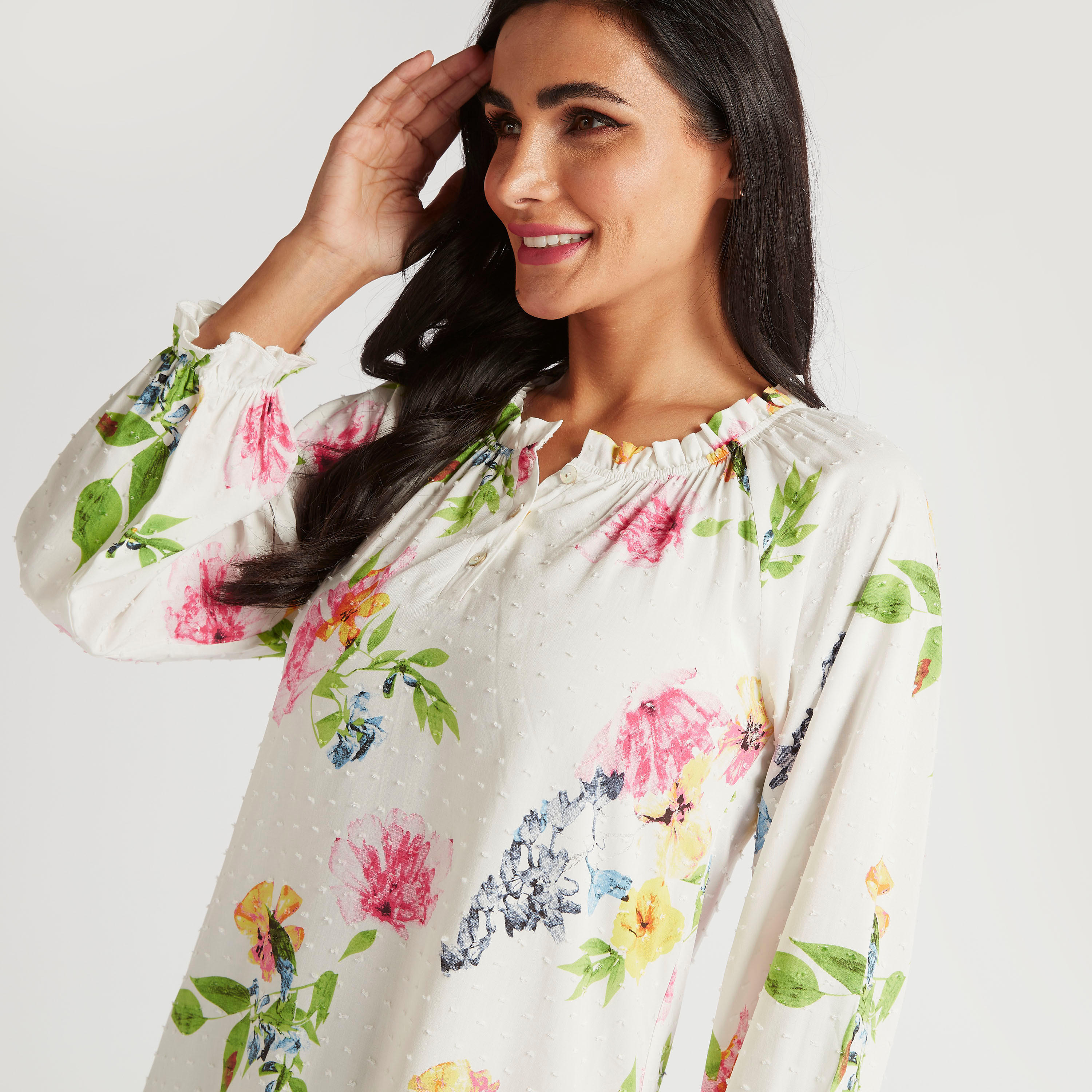 قميص نوم بياقة بتفاصيل كشكش وطبعات زهرية-women-clothing-nightwear-nighties-image-5