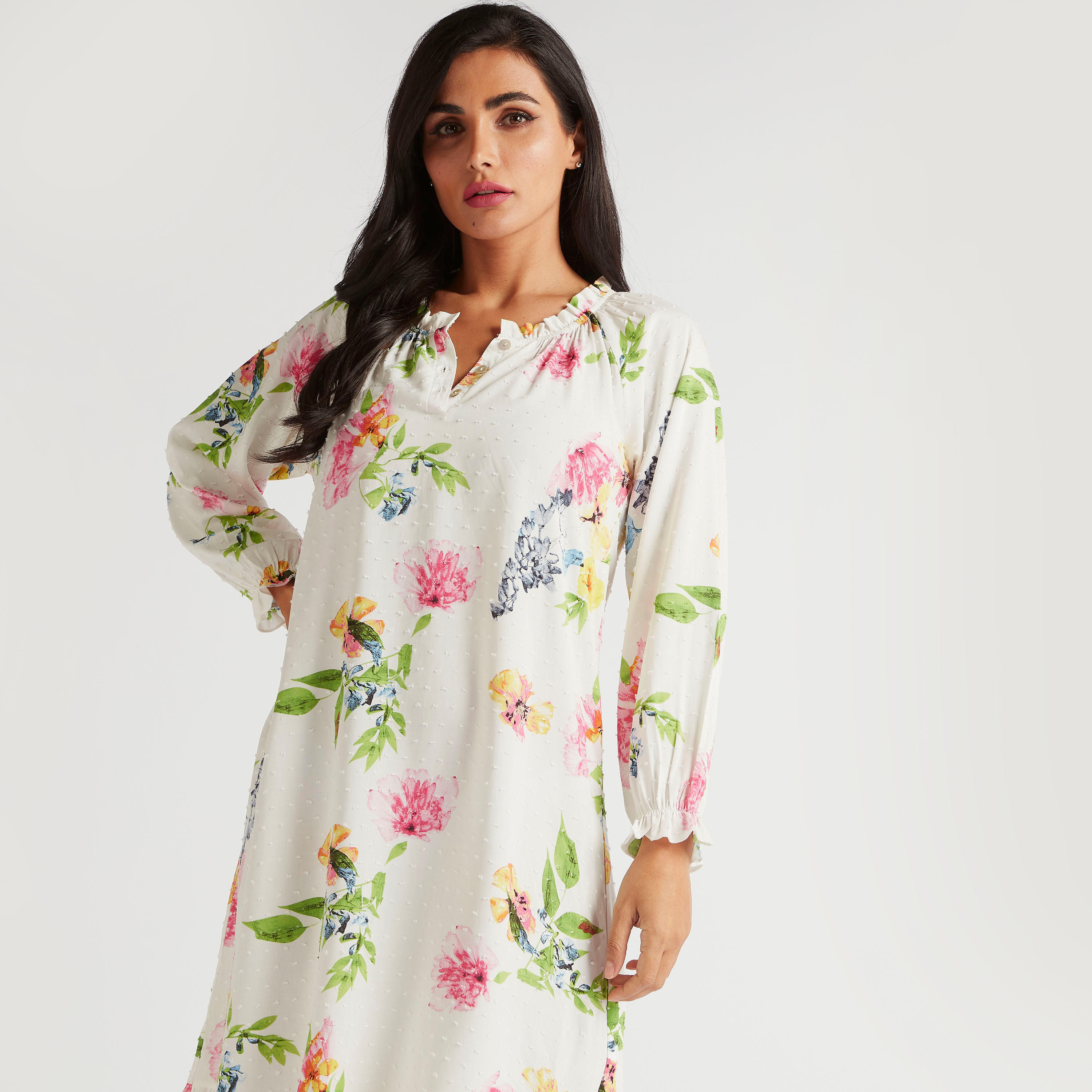 قميص نوم بياقة بتفاصيل كشكش وطبعات زهرية-women-clothing-nightwear-nighties-image-6