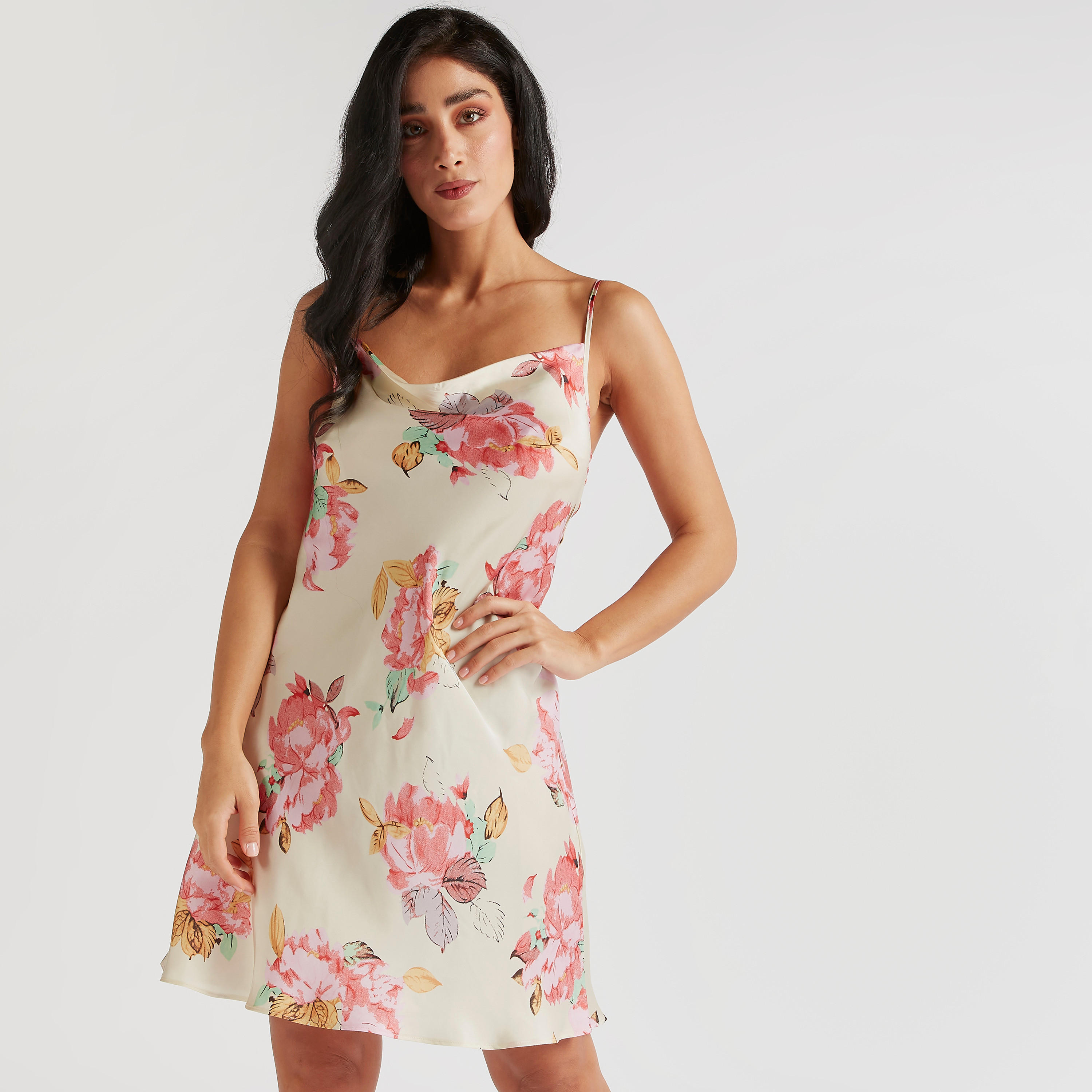 قميص نوم دون أكمام بياقة منسدلة وحمّالات قابلة للتعديل - طقم من قطعتين-women-clothing-nightwear-nighties-image-2