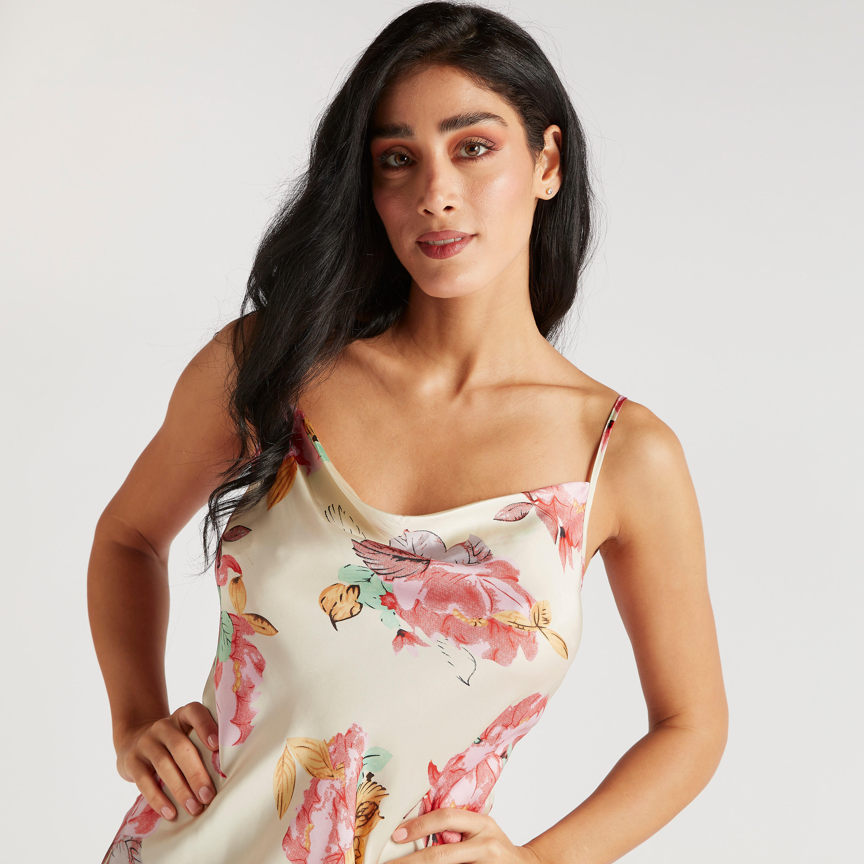 قميص نوم دون أكمام بياقة منسدلة وحمّالات قابلة للتعديل - طقم من قطعتين-women-clothing-nightwear-nighties-image-3