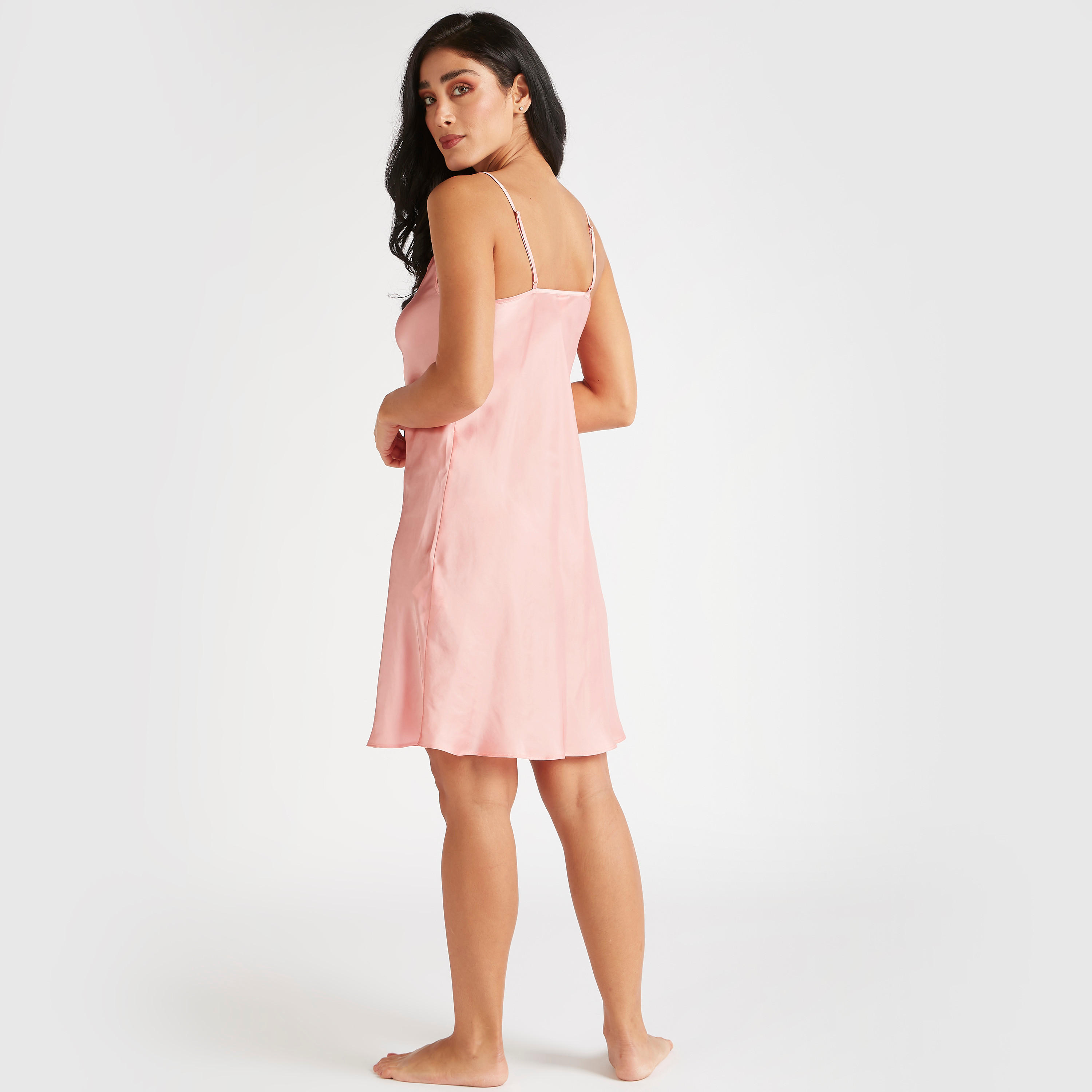 قميص نوم دون أكمام بياقة منسدلة وحمّالات قابلة للتعديل - طقم من قطعتين-women-clothing-nightwear-nighties-image-4