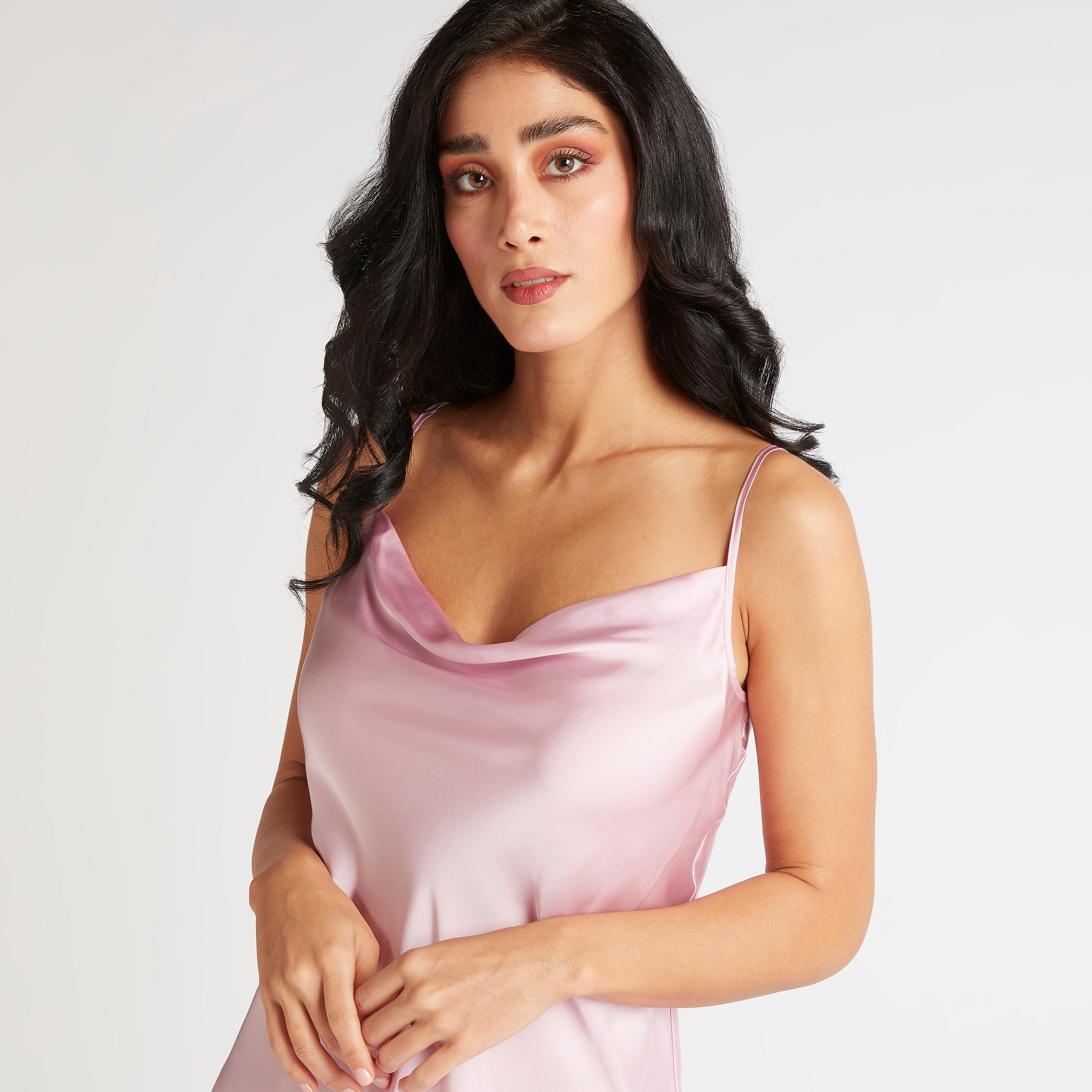 قميص نوم دون أكمام بياقة منسدلة وحمّالات قابلة للتعديل - طقم من قطعتين-women-clothing-nightwear-nighties-image-2