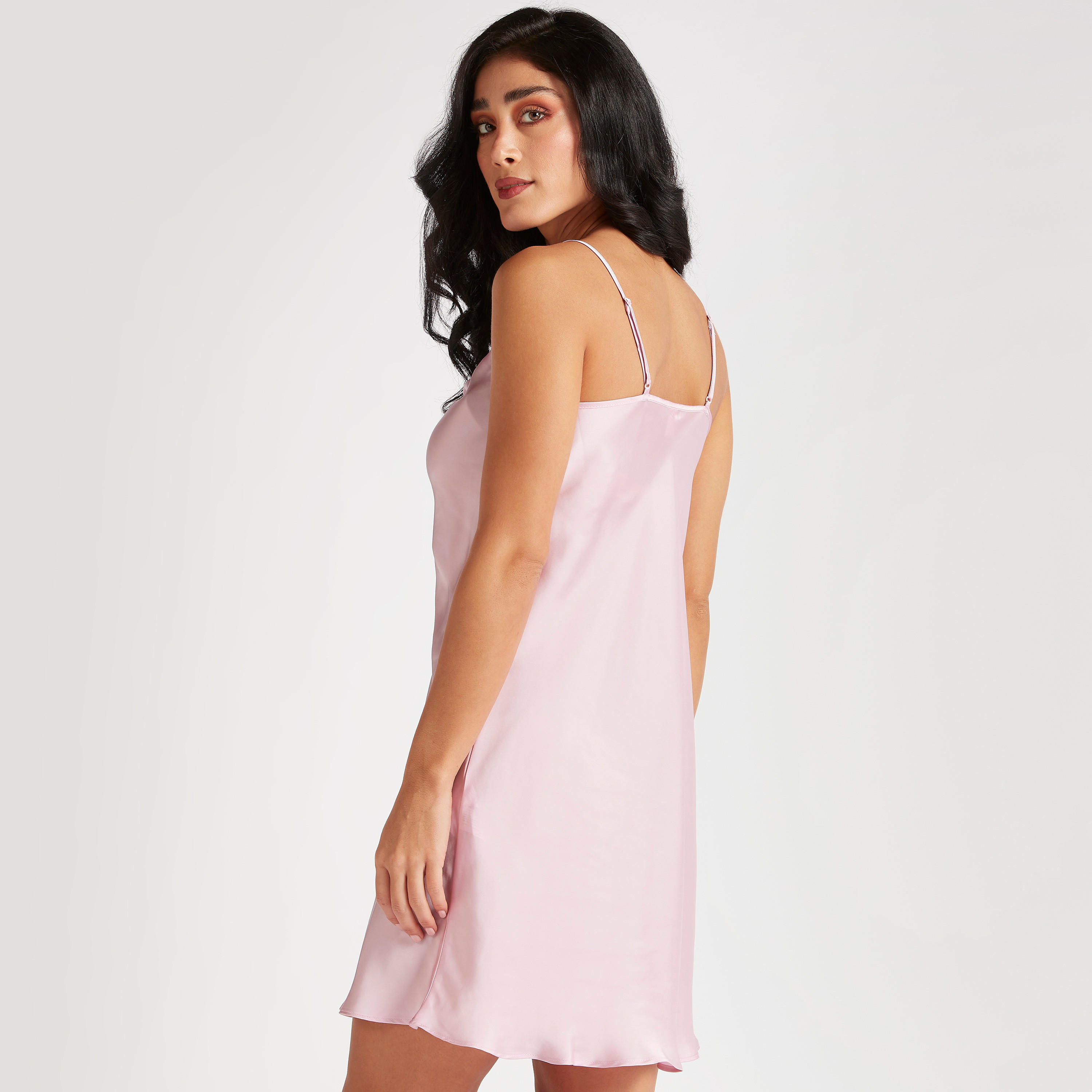 قميص نوم دون أكمام بياقة منسدلة وحمّالات قابلة للتعديل - طقم من قطعتين-women-clothing-nightwear-nighties-image-4