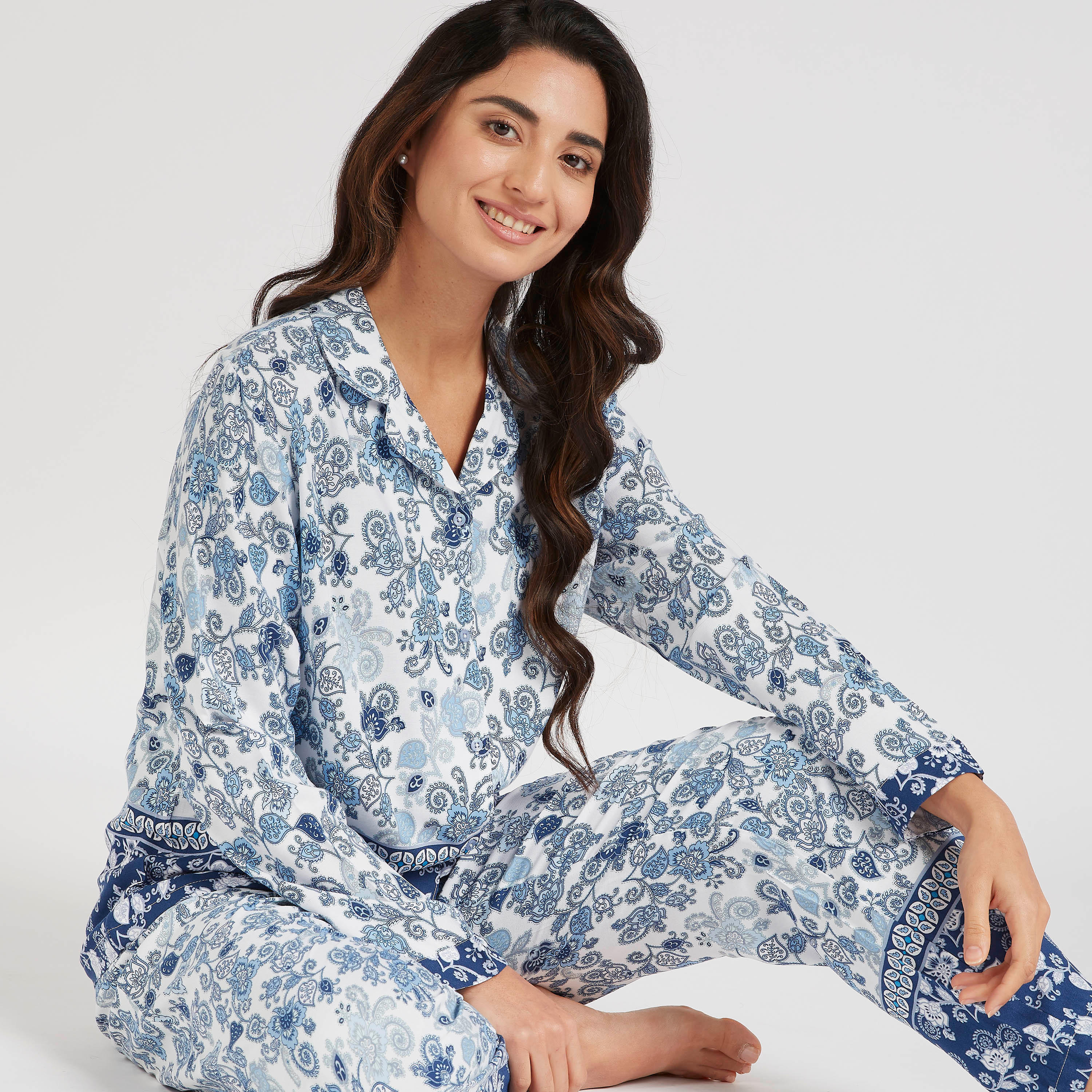 طقم من بنطلون بيجاما وقميص بطبعات أزهار-women-clothing-nightwear-pyjamas-longsets-image-1