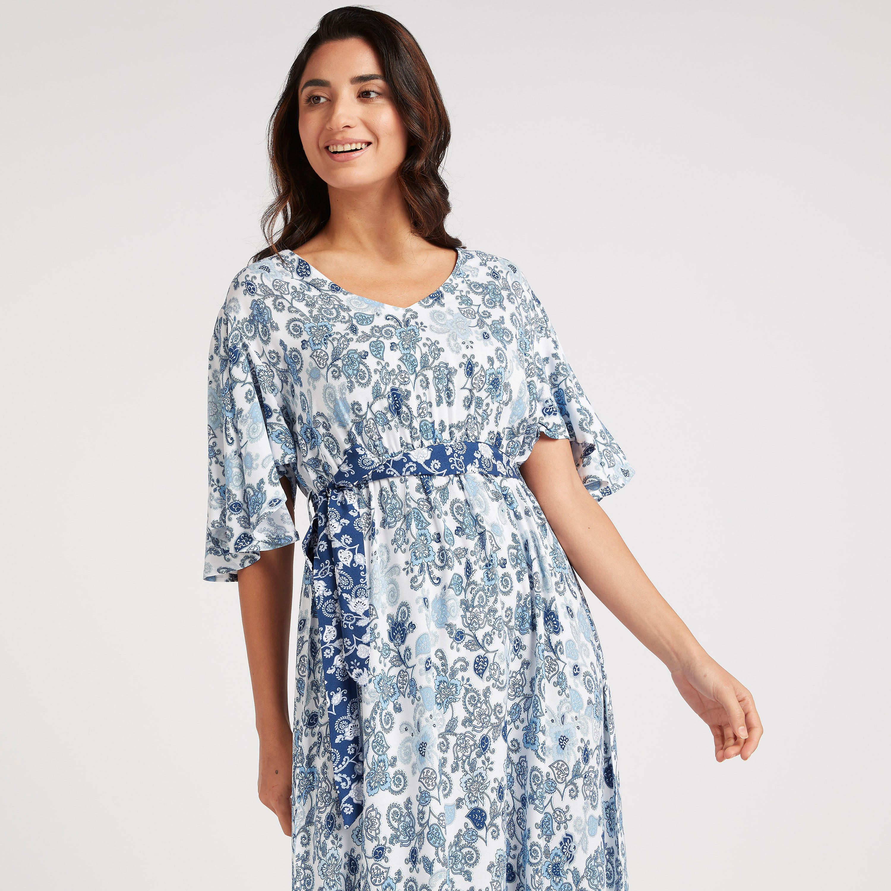 ثوب نوم بطبعات أزهار وأكمام عريضة وحزام-women-clothing-nightwear-nighties-image-3