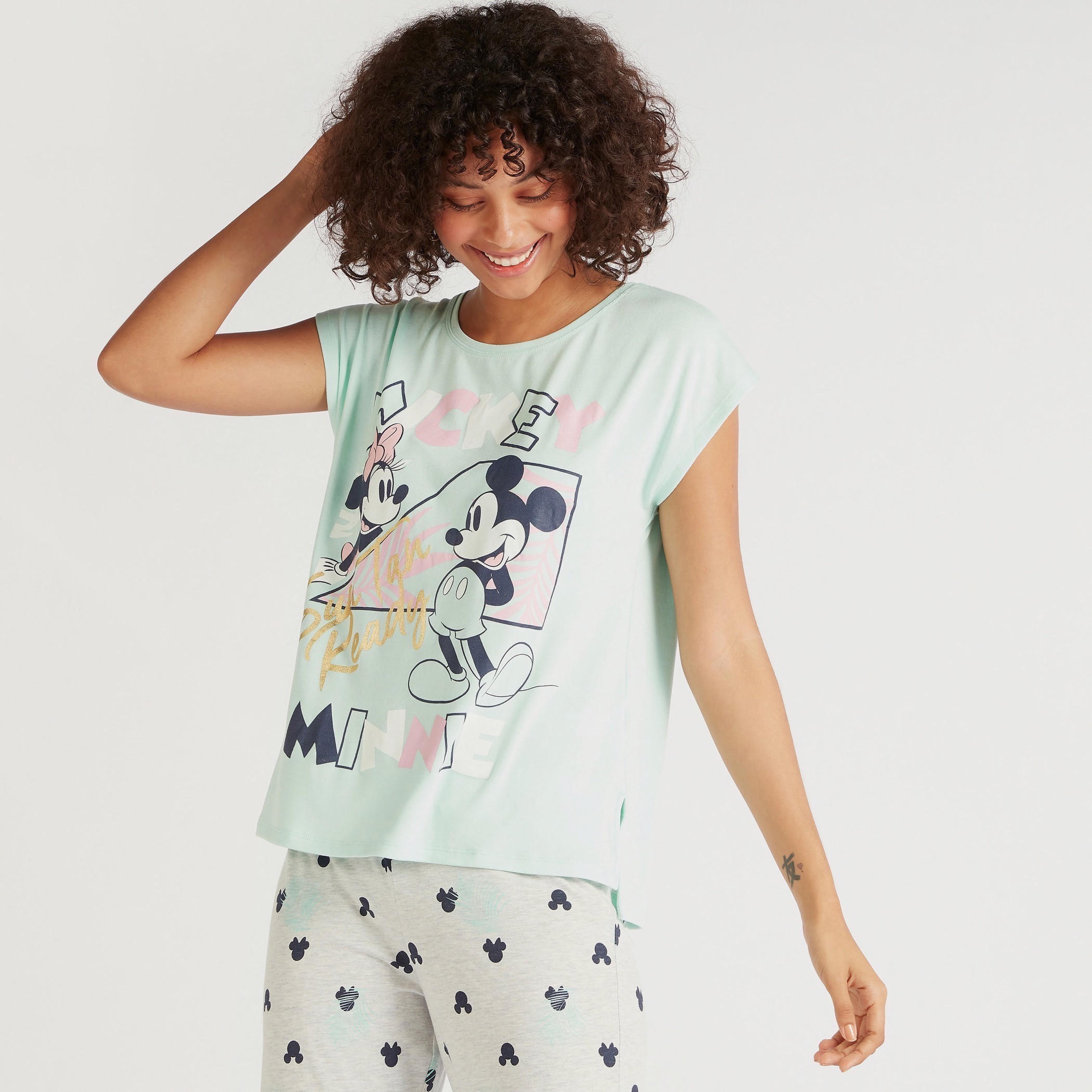 طقم من بنطلون بيجاما وتيشيرت بطبعات ميكي وميني-women-clothing-nightwear-pyjamas-longsets-image-4