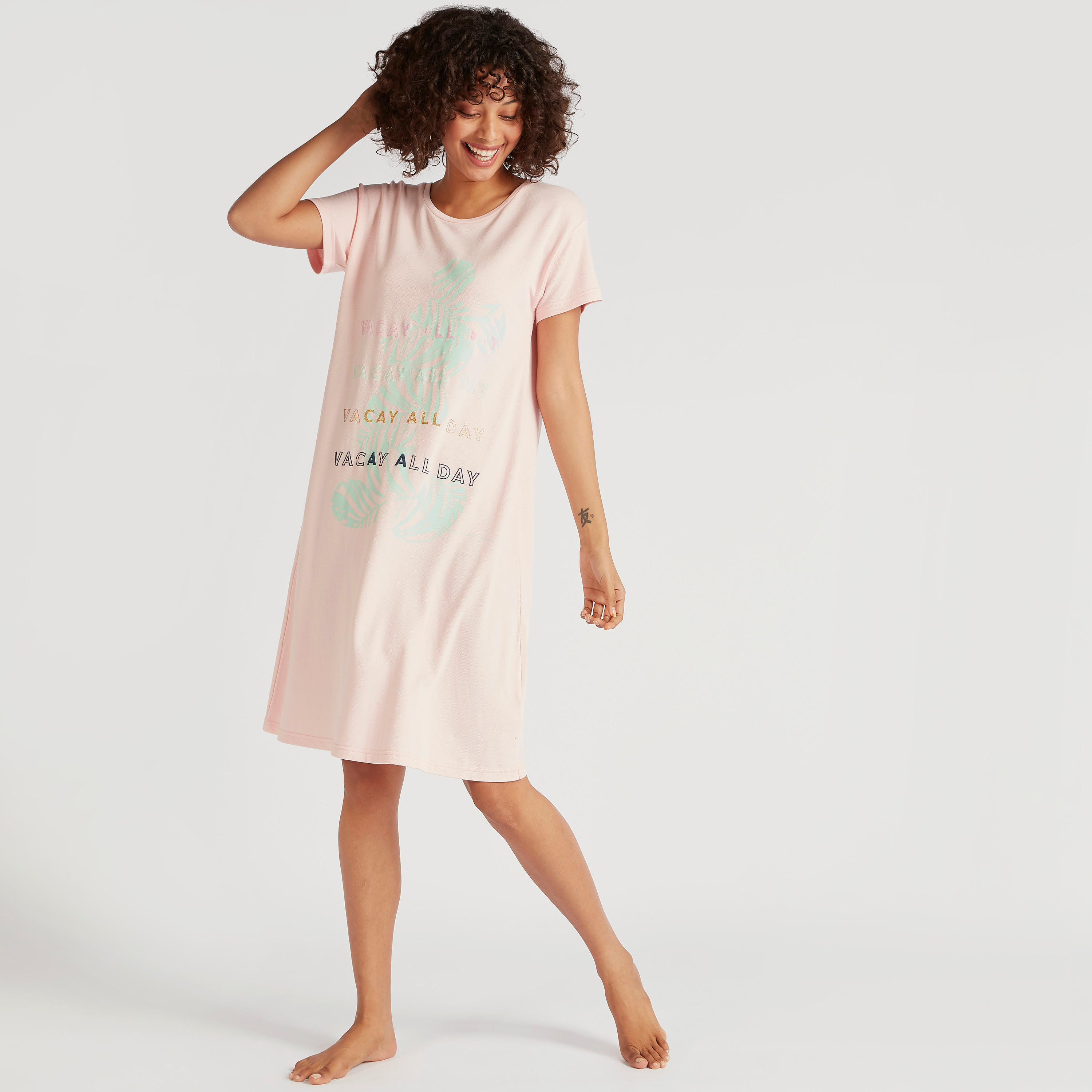 قميص نوم بياقة مستديرة وأكمام قصيرة وطبعات-women-clothing-nightwear-nighties-image-1