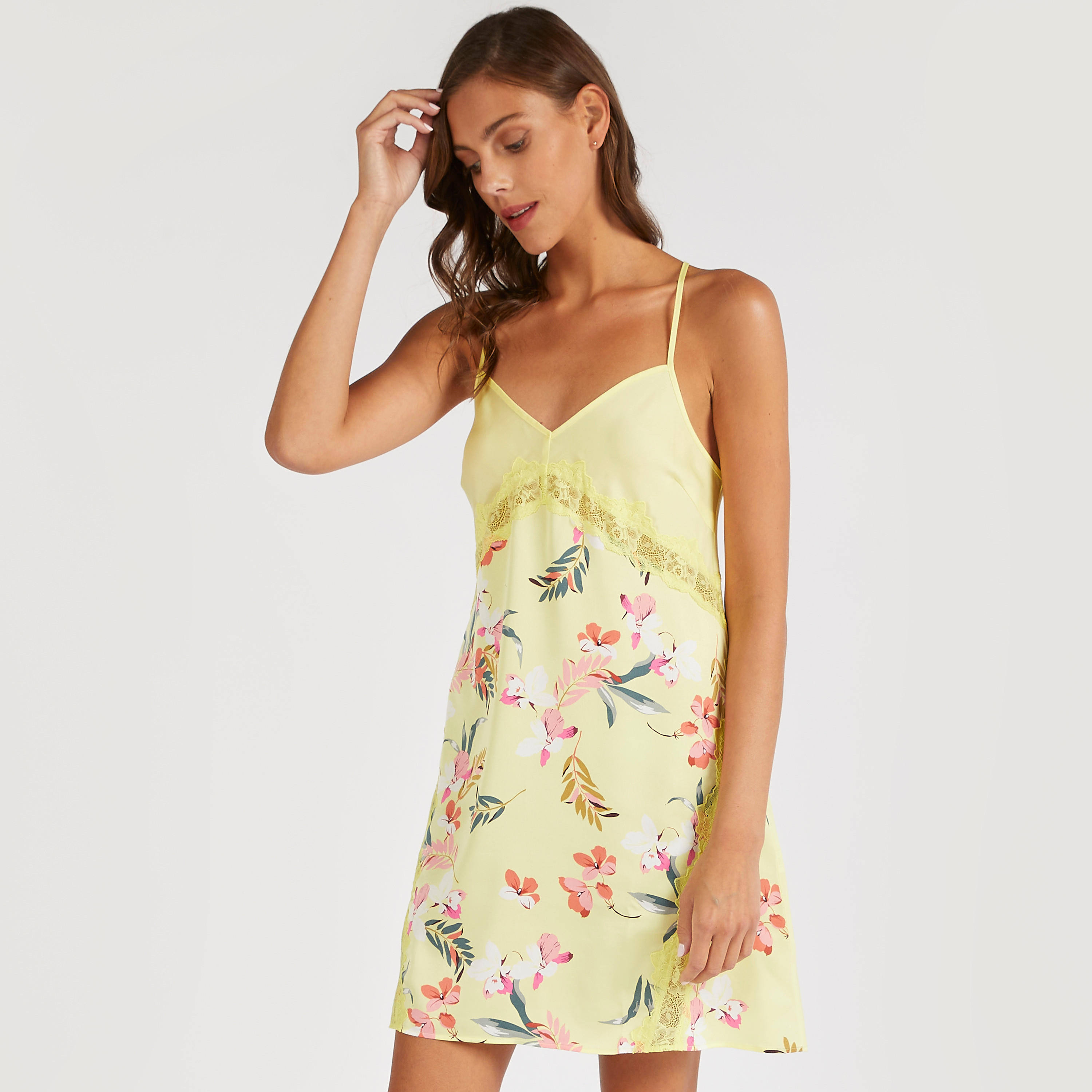 قميص نوم بطبعات أزهار وحمّالات رفيعة-women-clothing-nightwear-nighties-image-1
