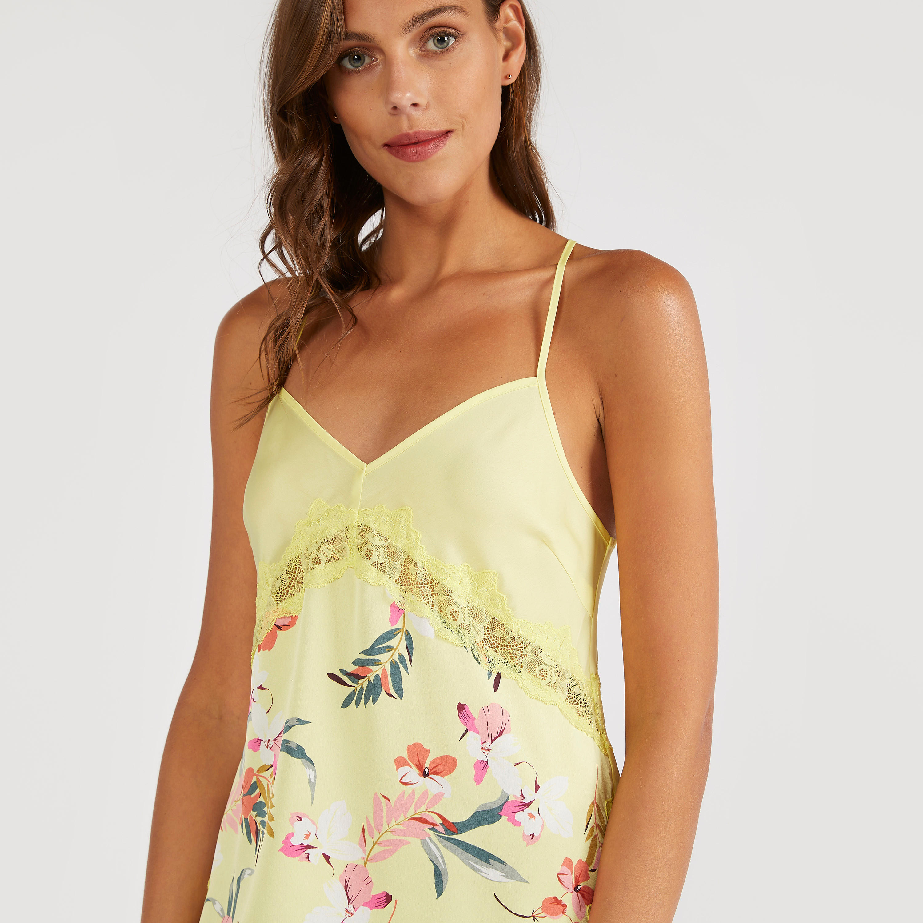 قميص نوم بطبعات أزهار وحمّالات رفيعة-women-clothing-nightwear-nighties-image-3