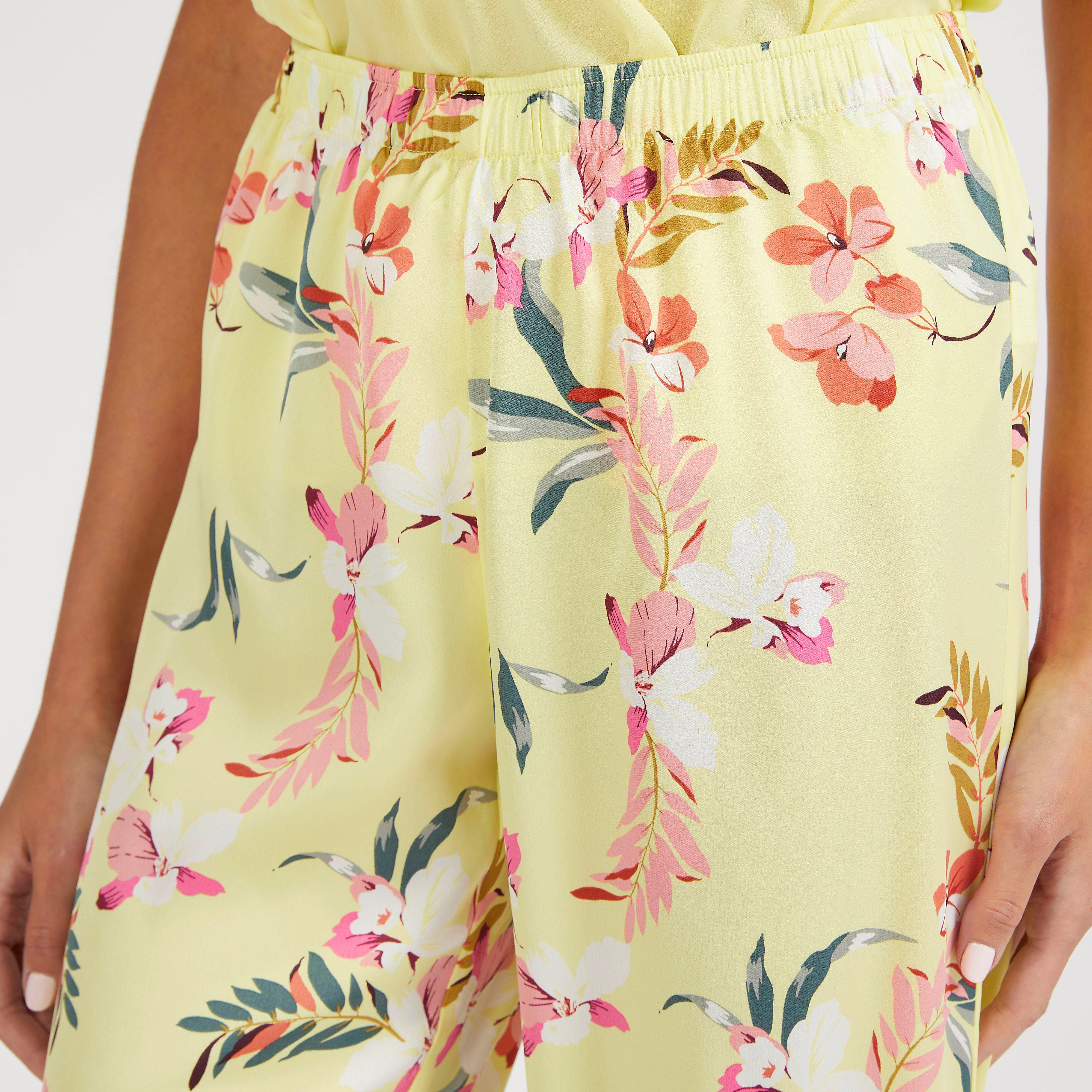 طقم بنطلون بيجاما وبلوزة كامي بتفاصيل دانتيل-women-clothing-nightwear-pyjamas-longsets-image-3