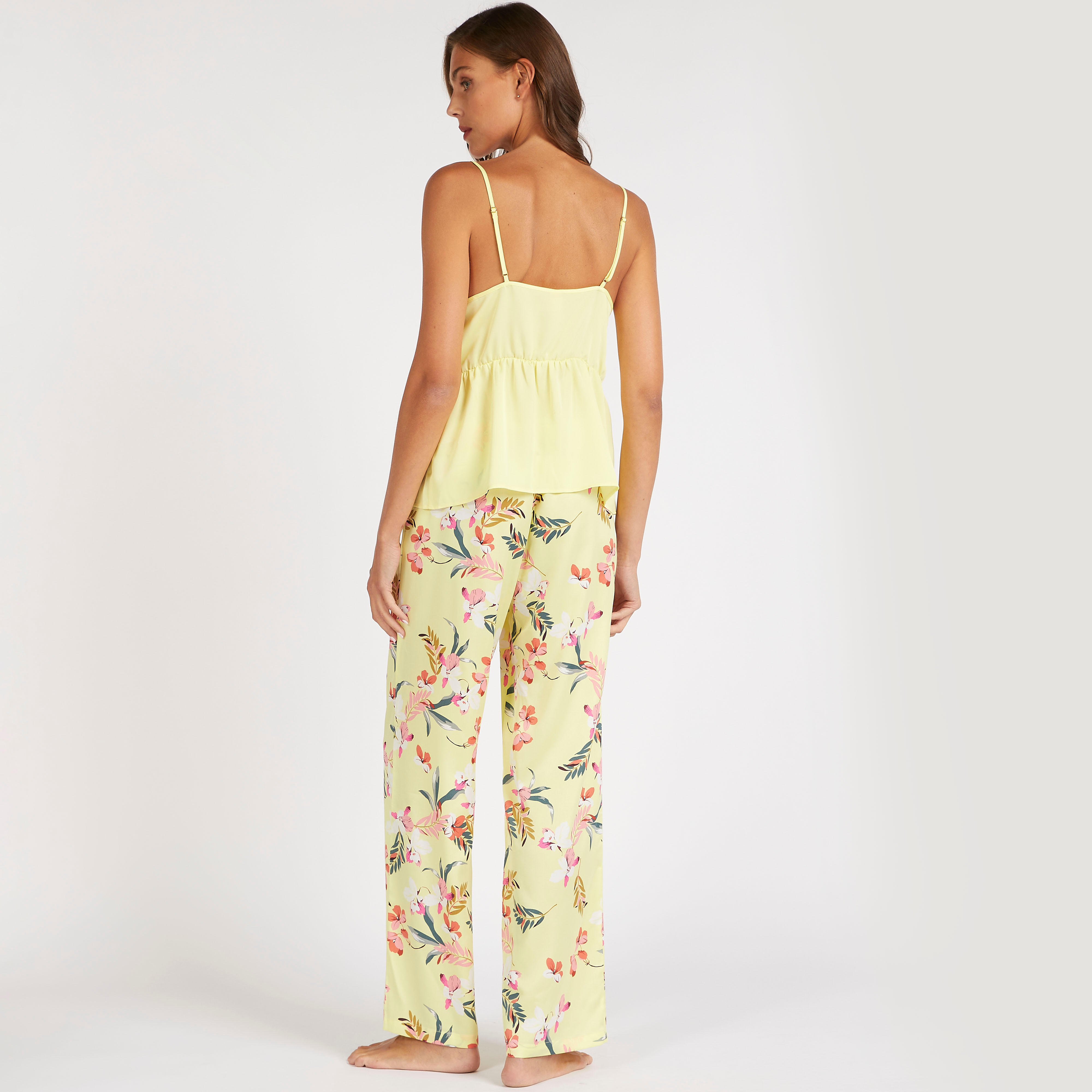 طقم بنطلون بيجاما وبلوزة كامي بتفاصيل دانتيل-women-clothing-nightwear-pyjamas-longsets-image-6