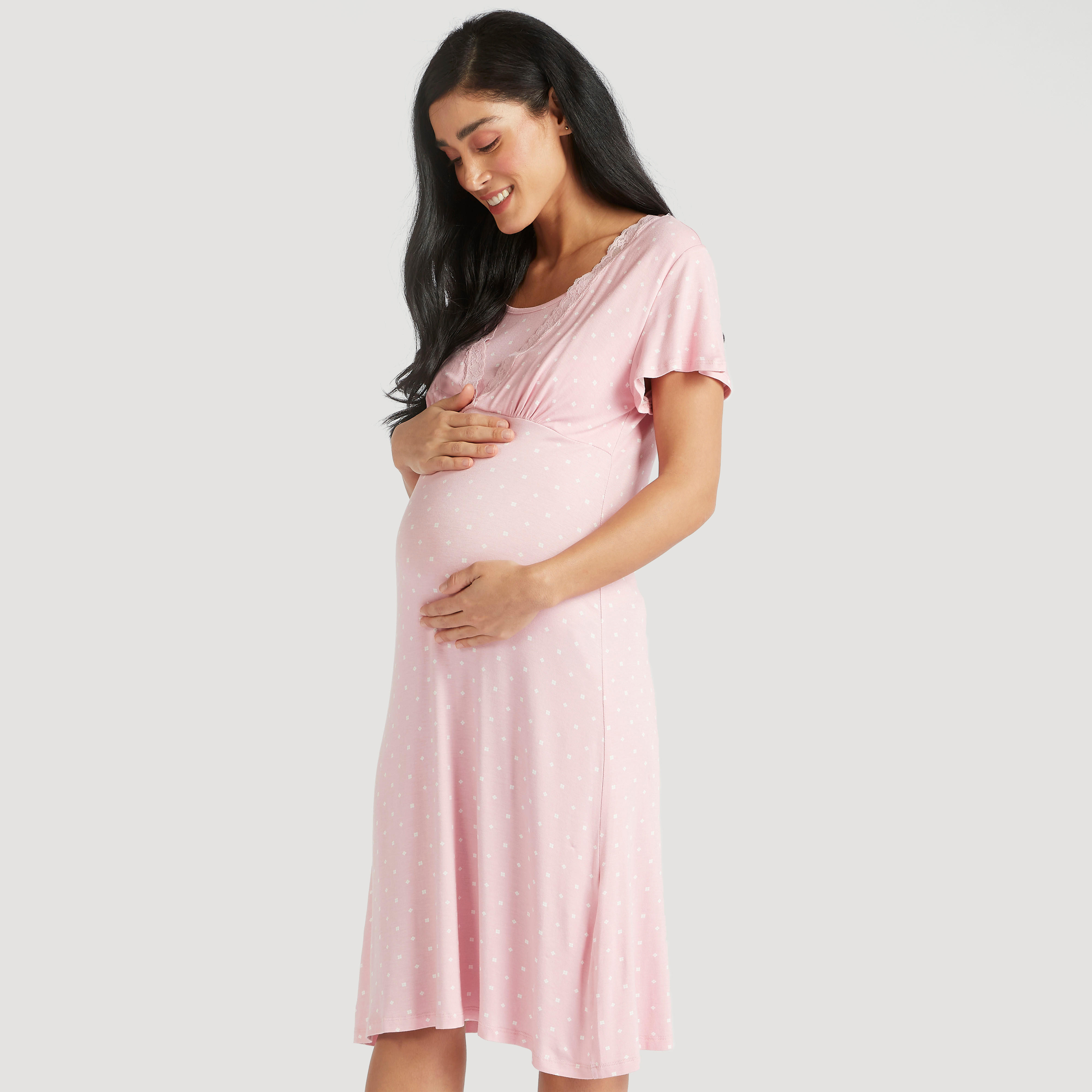 قميص نوم للحوامل ميدي بطبعات منقّطة وأكمام كاب مستديرة-women-clothing-maternity-nightwear-image-1