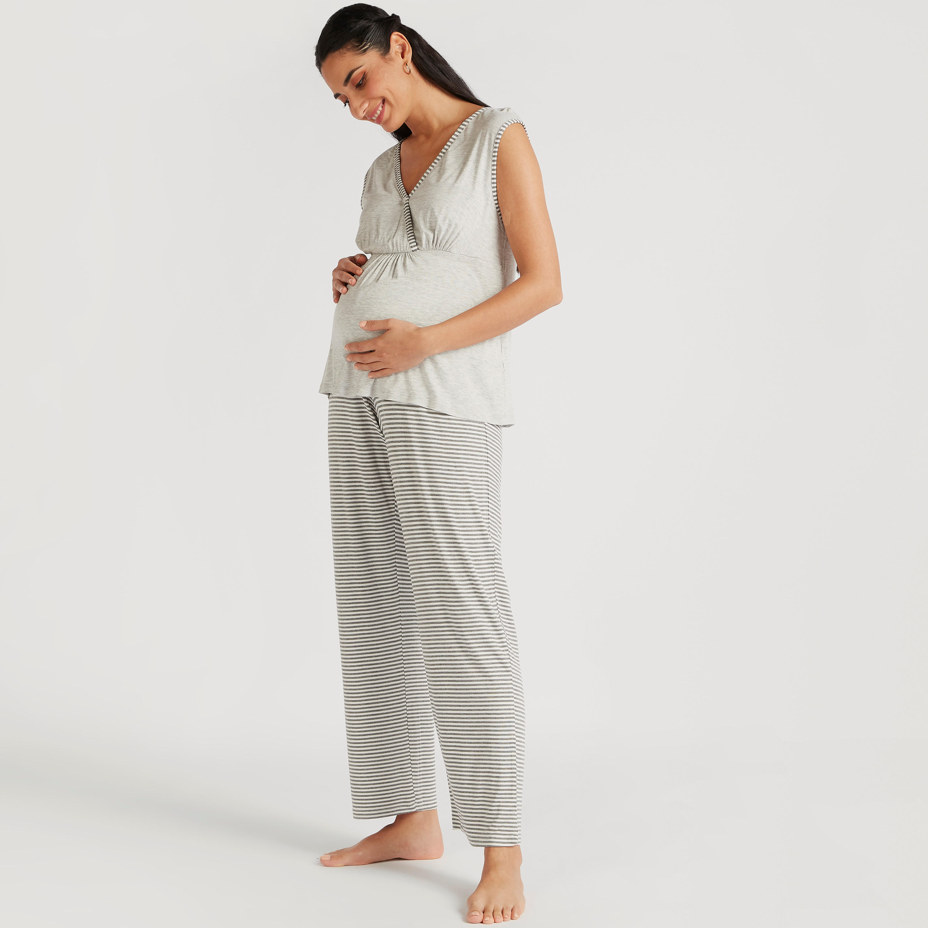 طقم بنطلون بيجاما مقلّم وبلوزة مقلّمة دون أكمام للحوامل-women-clothing-maternity-nightwear-image-1