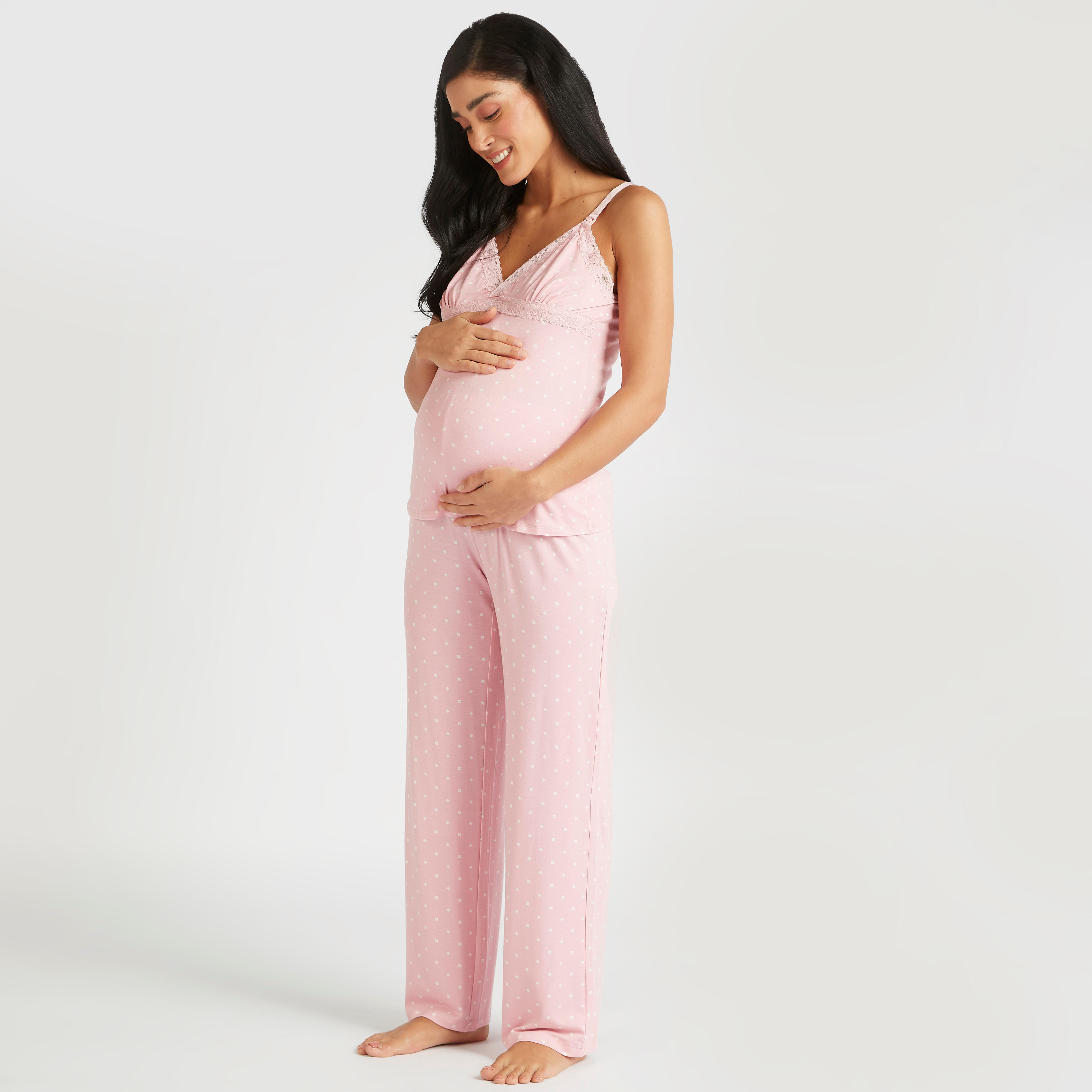 طقم للحوامل بلوزة قصيرة بياقة v وطبعات وبنطلون بيجاما-women-clothing-maternity-nightwear-image-1