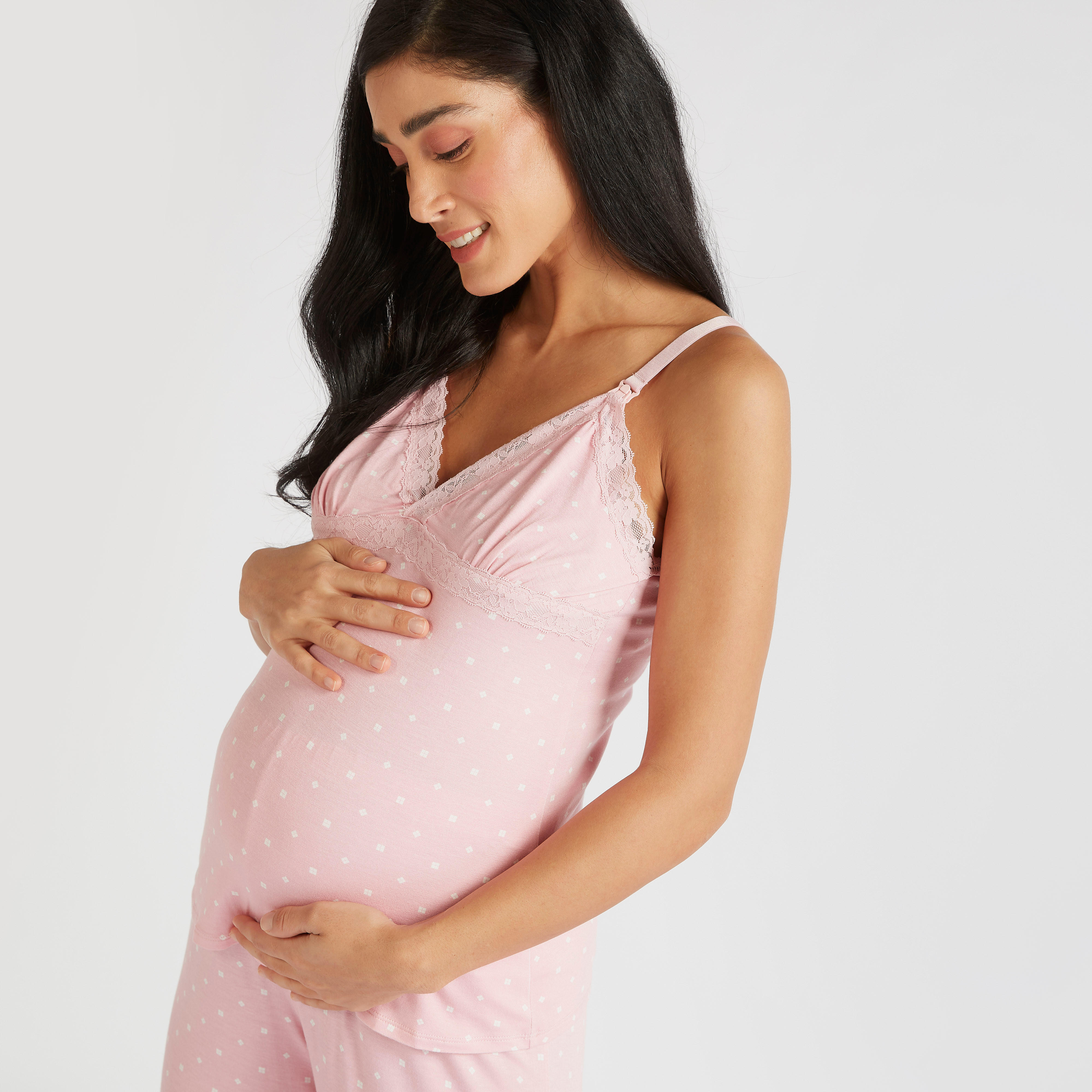 طقم للحوامل بلوزة قصيرة بياقة v وطبعات وبنطلون بيجاما-women-clothing-maternity-nightwear-image-2