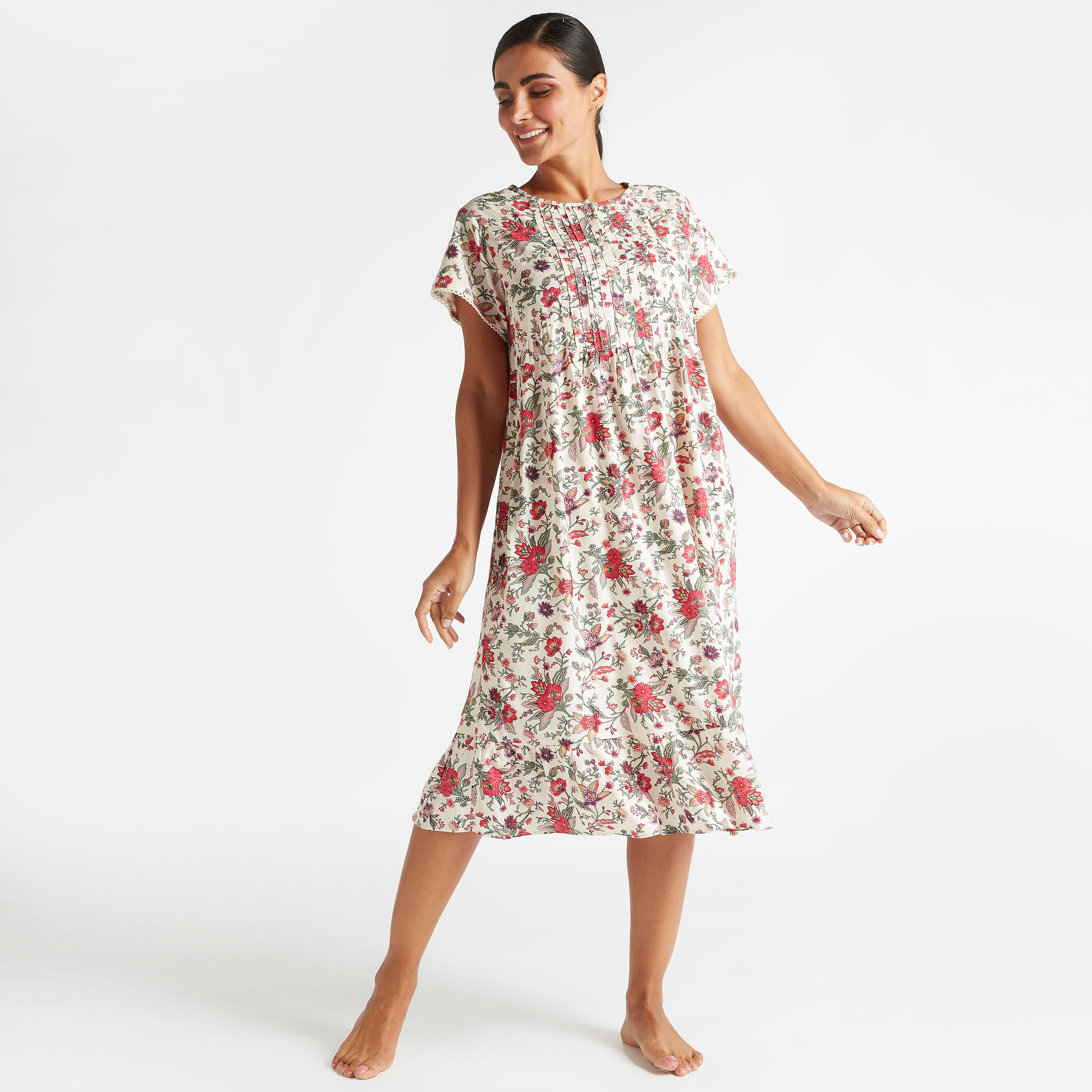 ثوب نوم بطبعات أزهار وتفاصيل بينتوك وزر إغلاق-women-clothing-nightwear-nighties-image-3