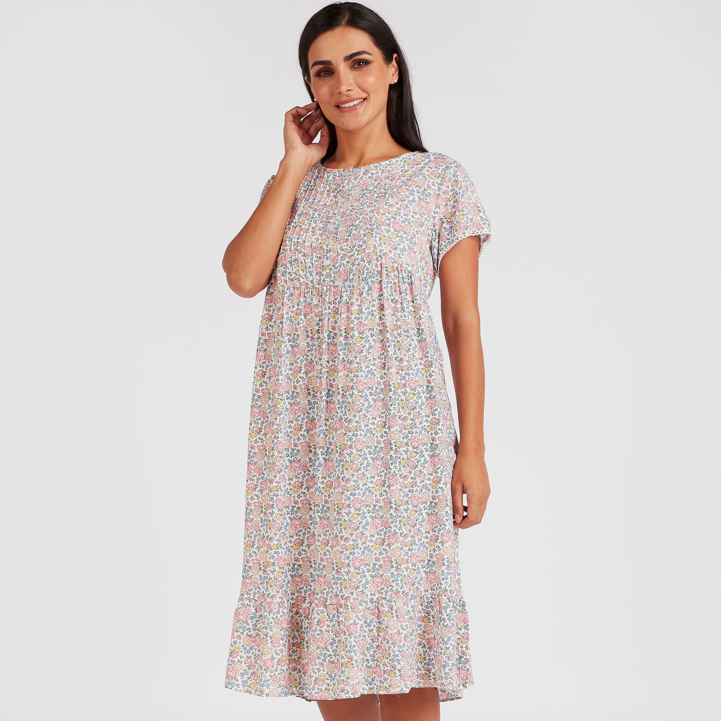 ثوب نوم ميدي بياقة مستديرة وأكمام قصيرة وطبعات زهرية-women-clothing-nightwear-nighties-image-1
