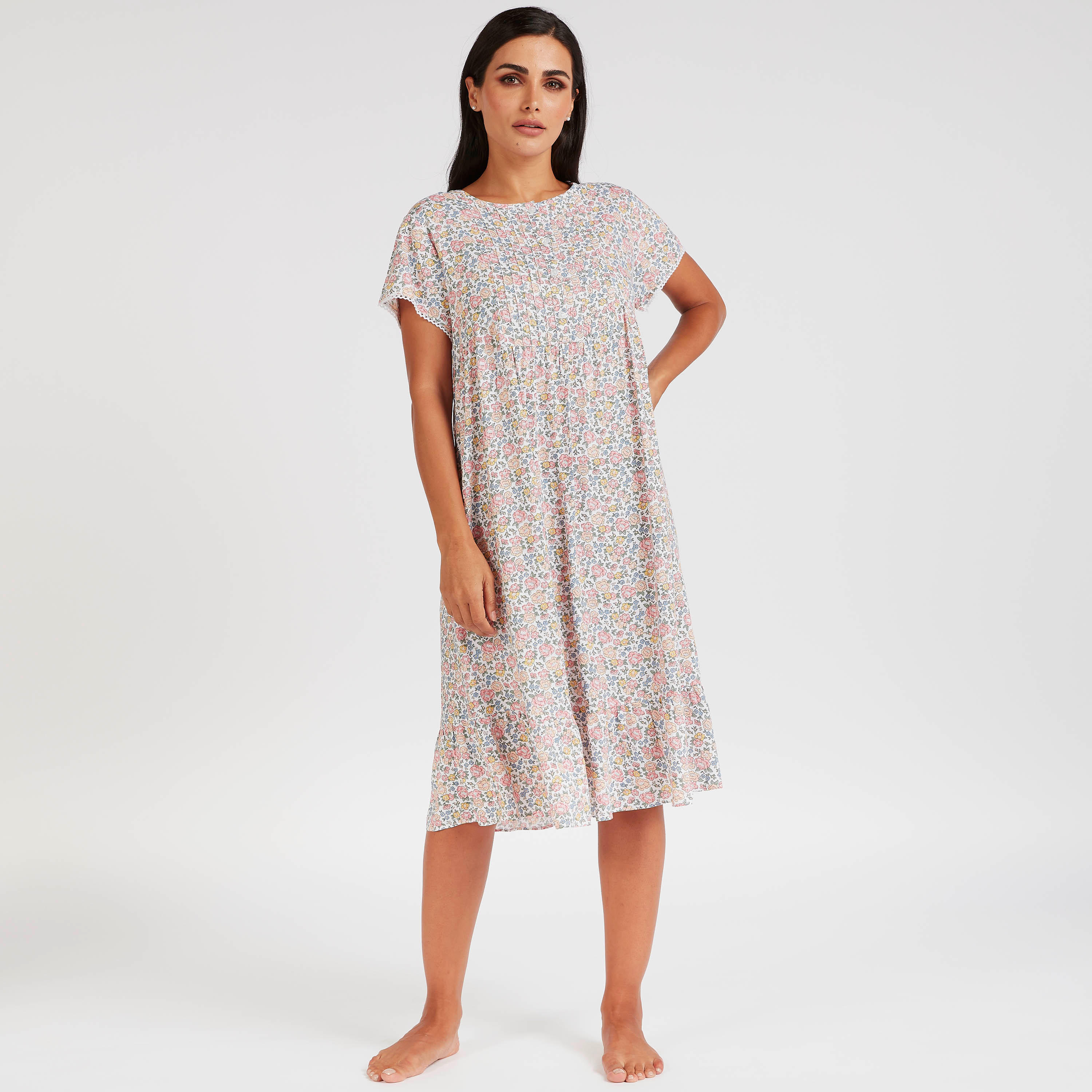 ثوب نوم ميدي بياقة مستديرة وأكمام قصيرة وطبعات زهرية-women-clothing-nightwear-nighties-image-2