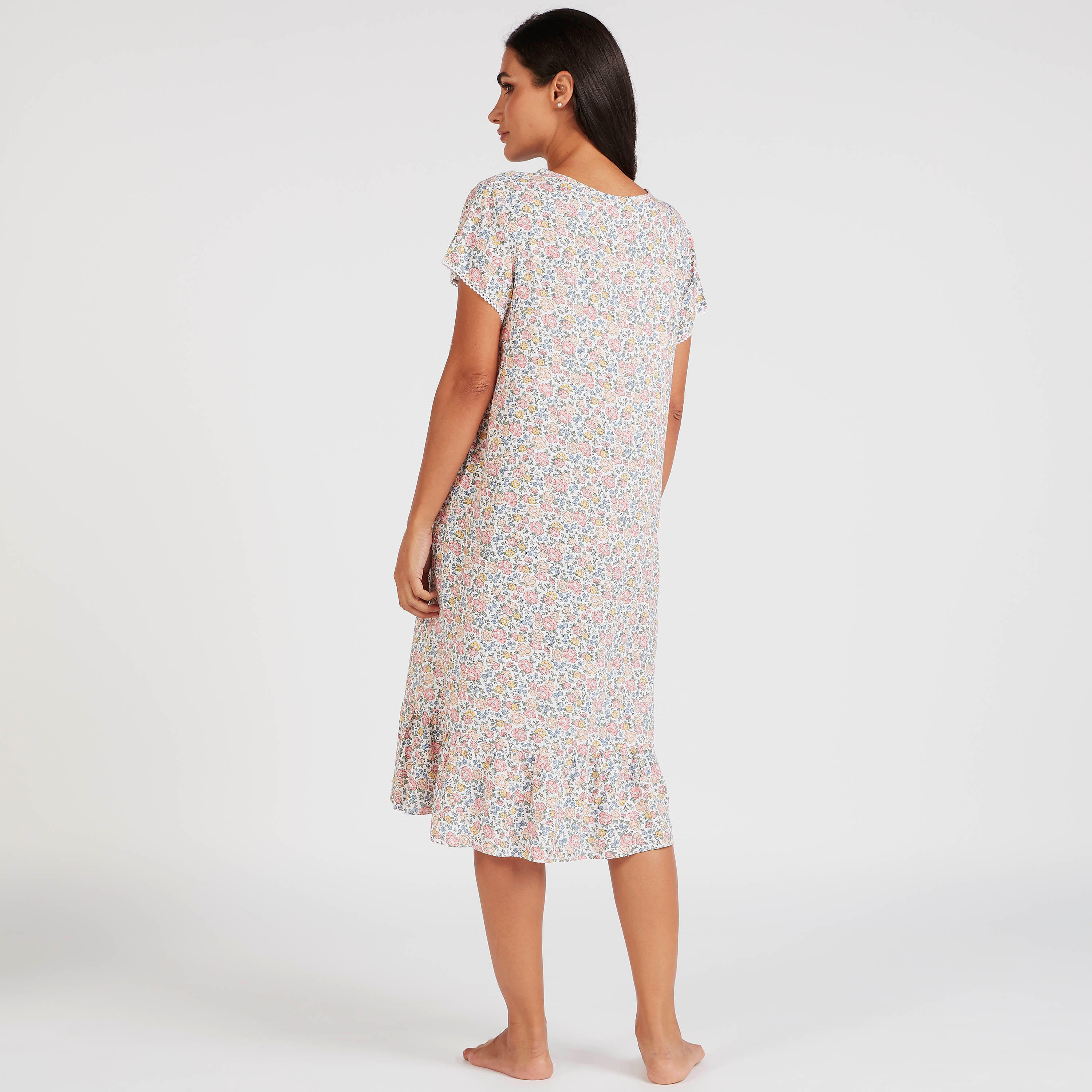 ثوب نوم ميدي بياقة مستديرة وأكمام قصيرة وطبعات زهرية-women-clothing-nightwear-nighties-image-4