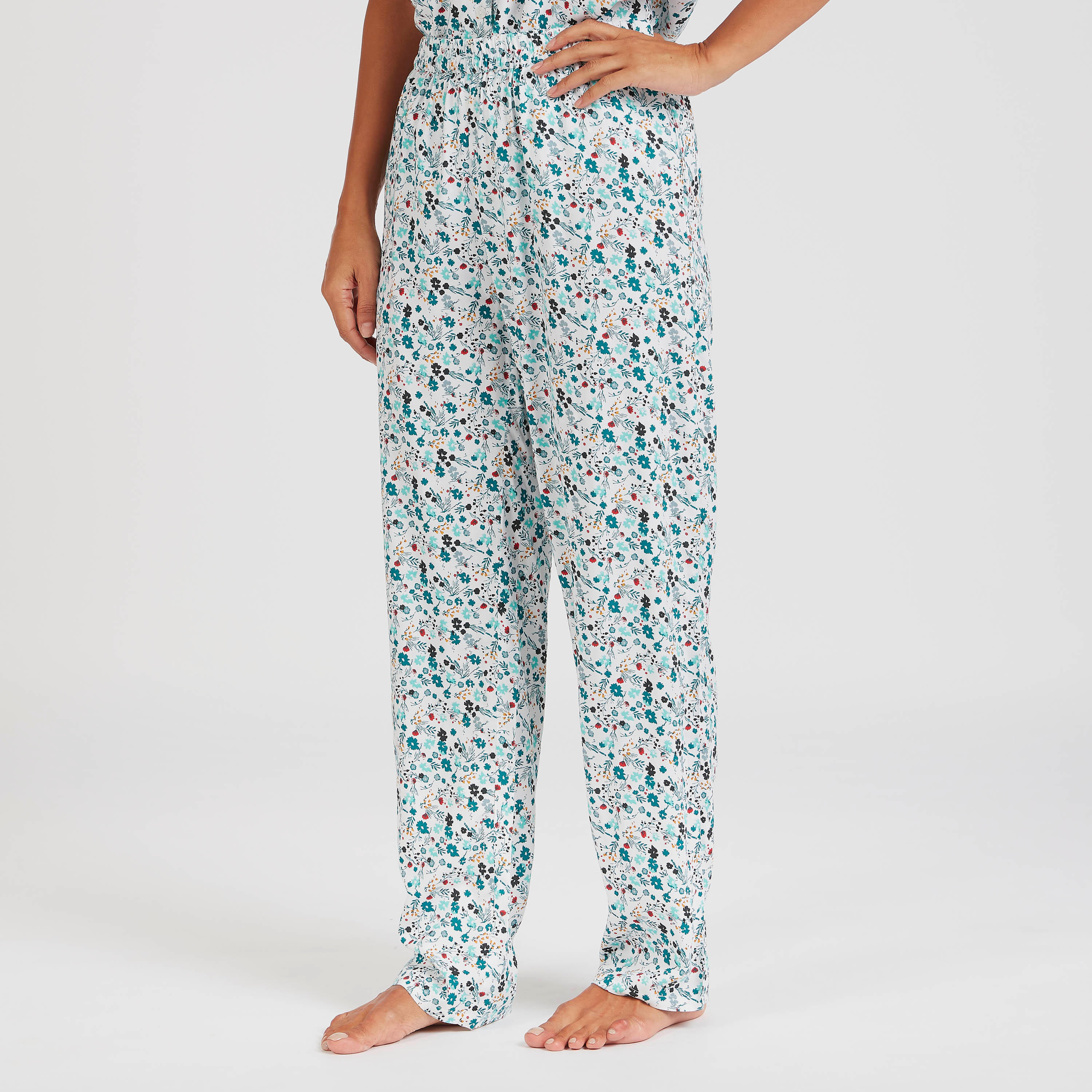 طقم بنطلون بيجاما وقميص بياقة مستديرة وطبعات زهرية-women-clothing-nightwear-pyjamas-longsets-image-4