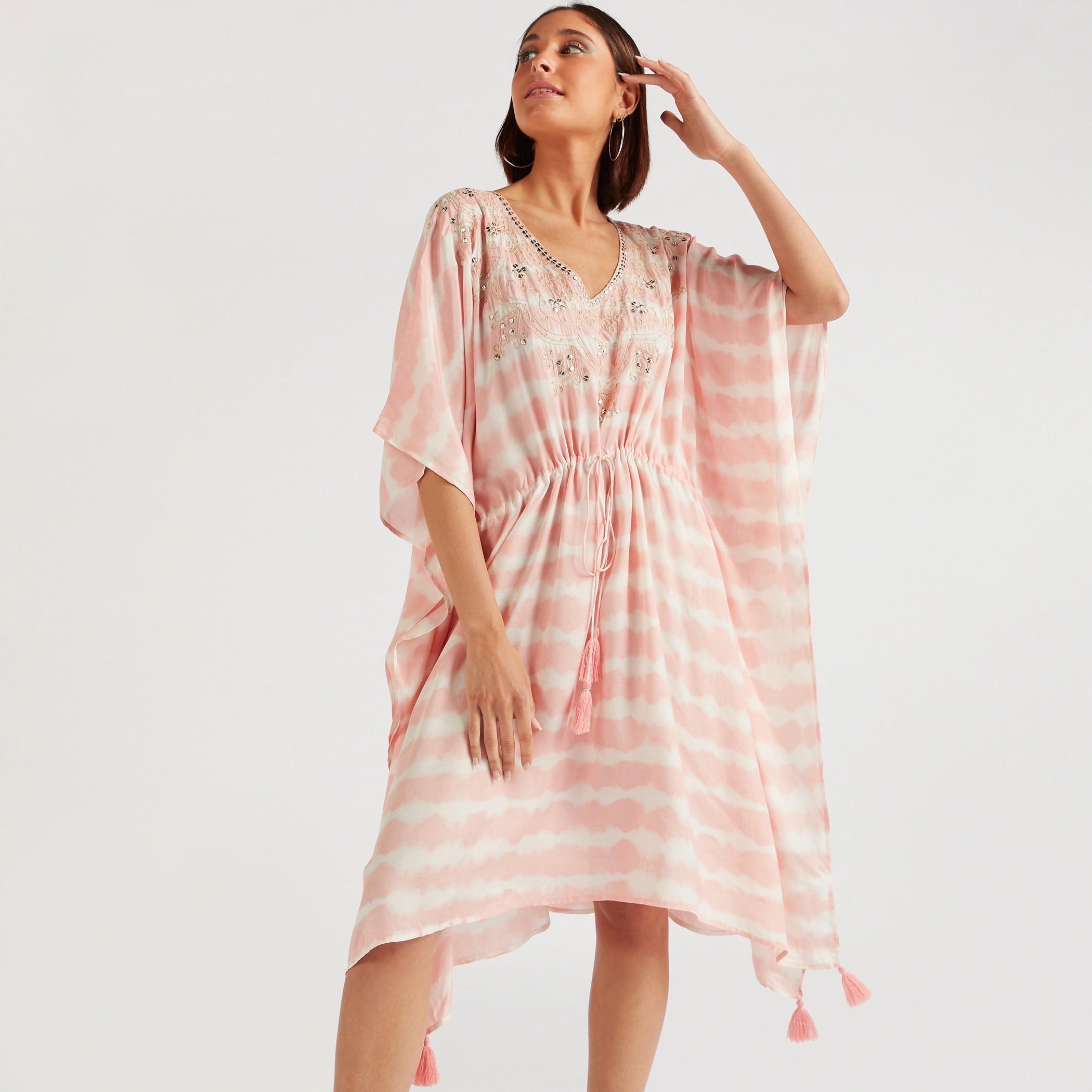 فستان مزيّن بياقة V ورباط وشرّابات-women-clothing-swimandbeach-beachwear-image-1