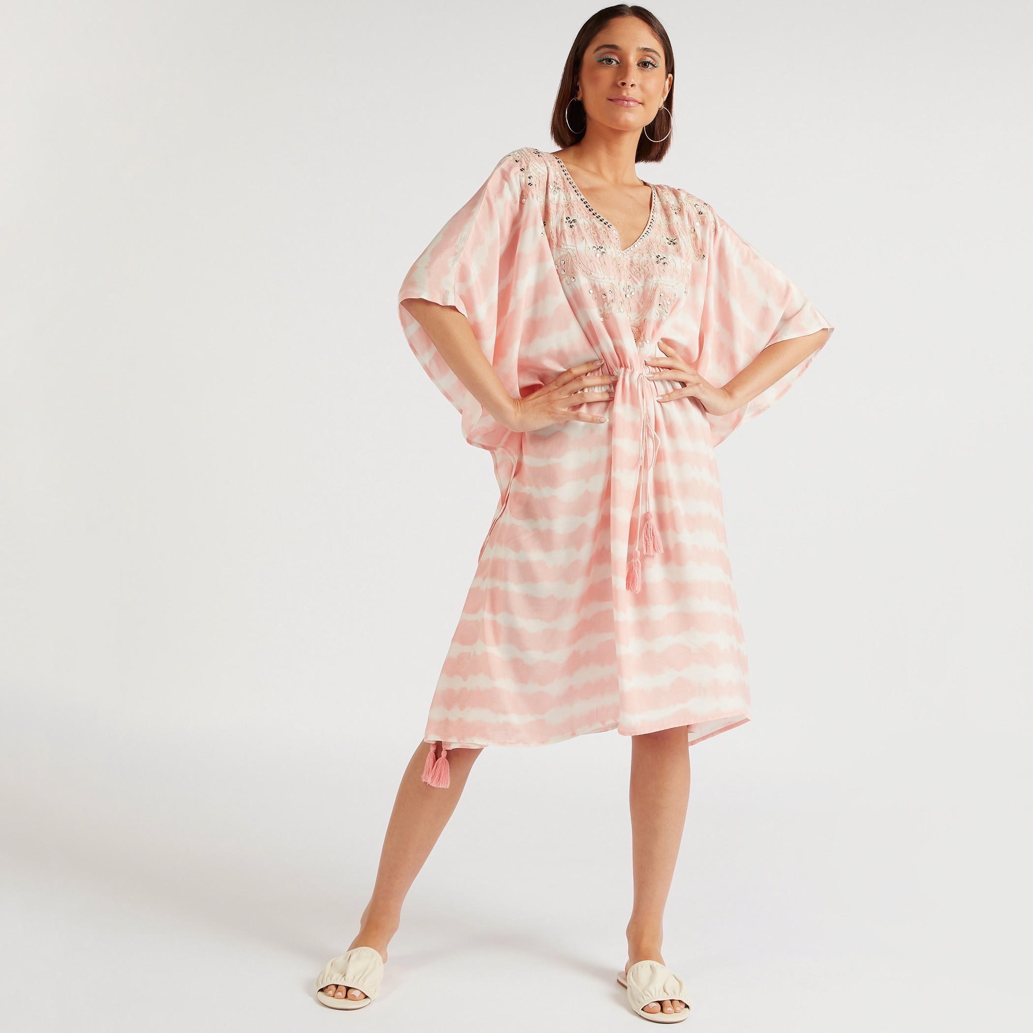 فستان مزيّن بياقة V ورباط وشرّابات-women-clothing-swimandbeach-beachwear-image-2