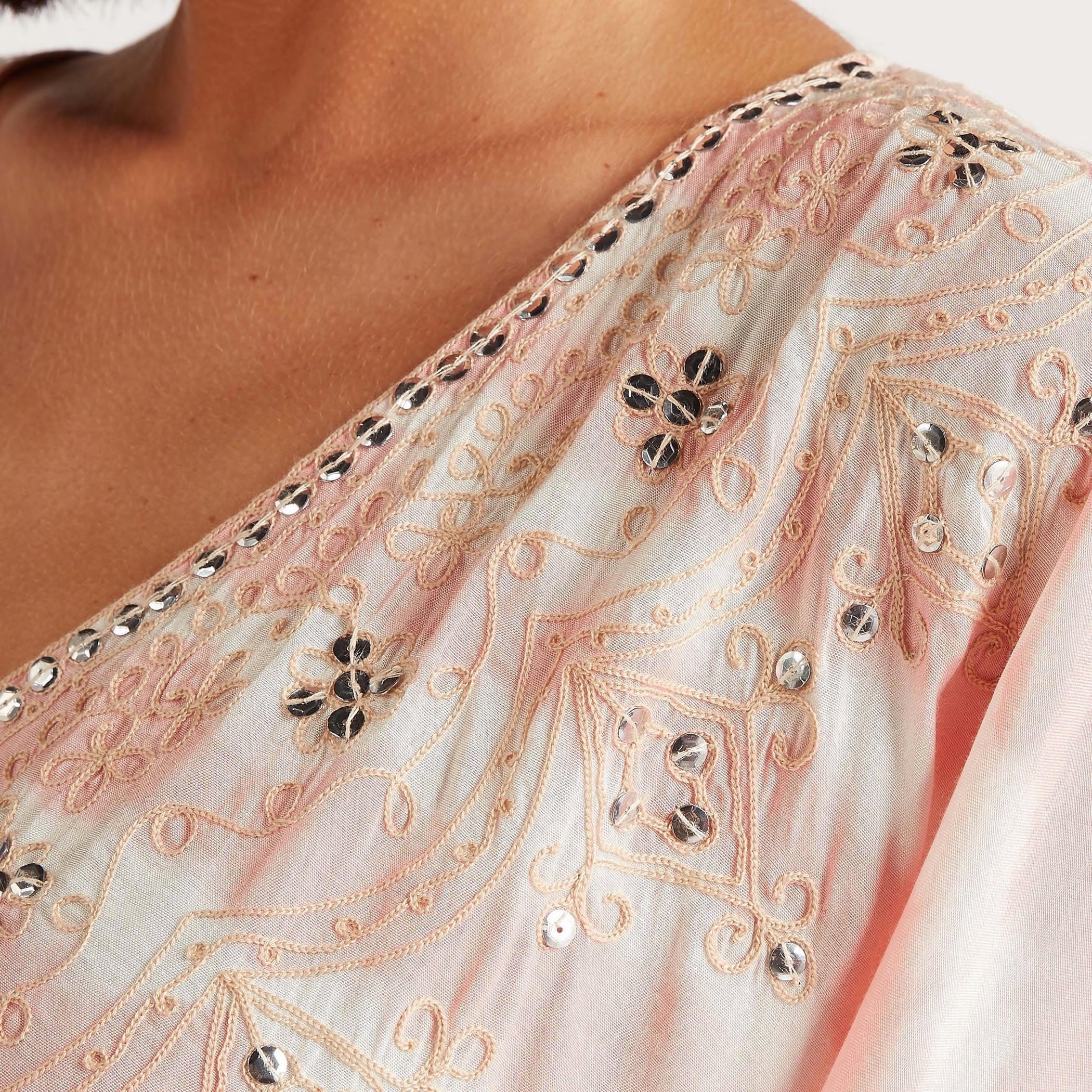 فستان مزيّن بياقة V ورباط وشرّابات-women-clothing-swimandbeach-beachwear-image-7