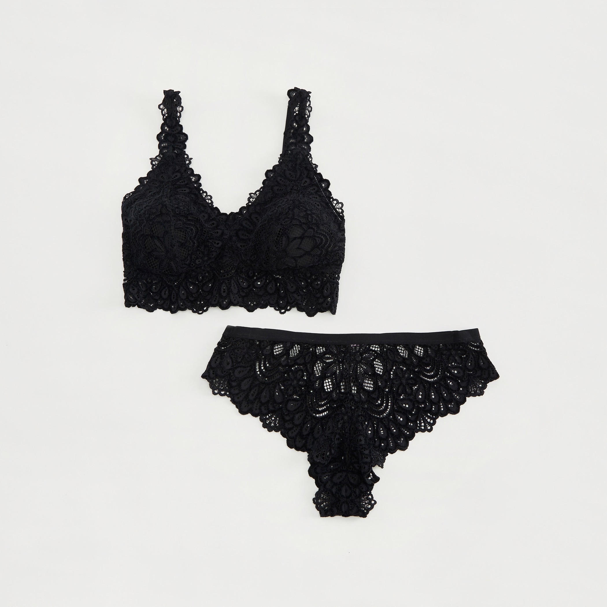 حمالة صدر دانتيل مع سروال قصير- طقم من قطعتين-women-clothing-lingerie-lingeriesets-image-4