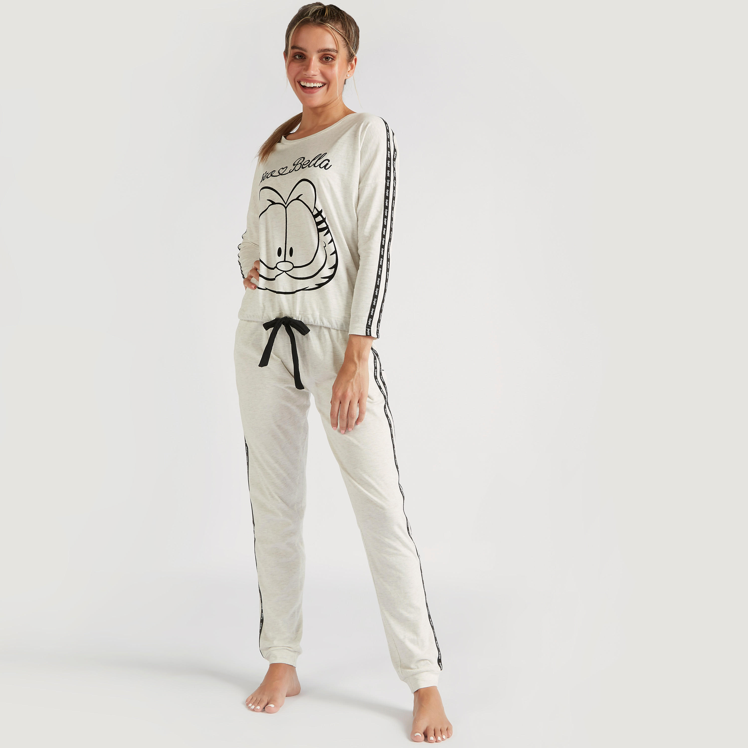 طقم بنطلون بيجاما وتيشيرت بياقة مستديرة وطبعات-women-clothing-nightwear-pyjamas-longsets-image-2